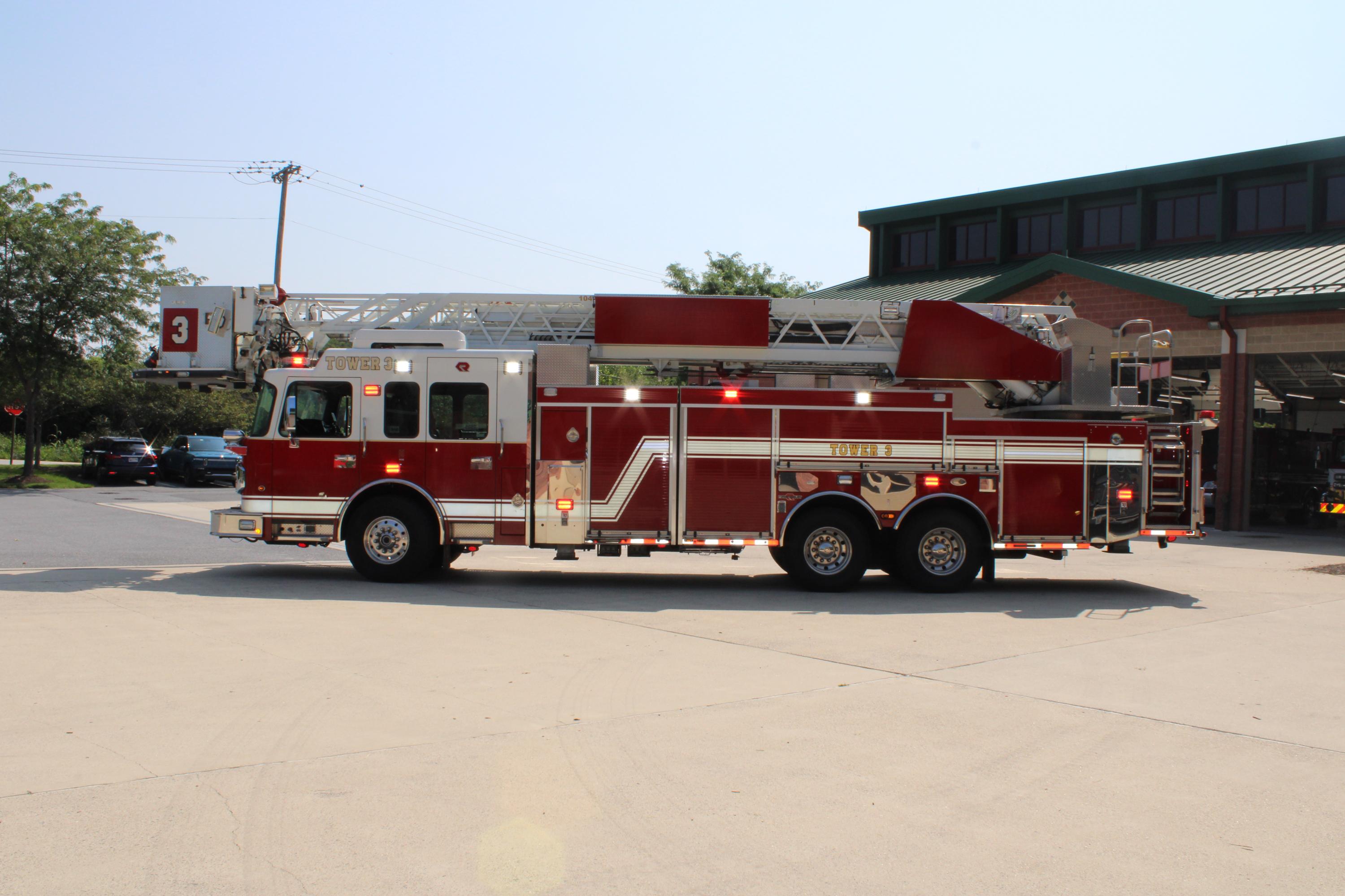 2012 Rosenbauer Spartan 104' Aerial - image 4