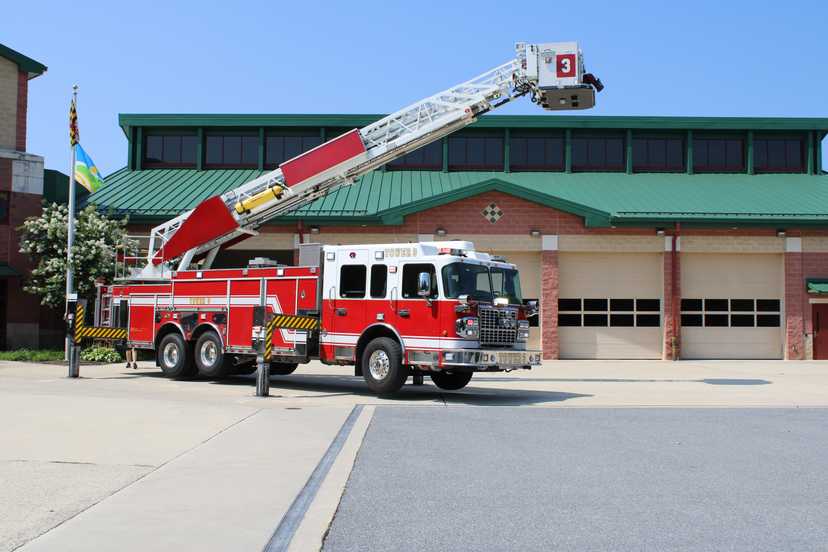 2012 Rosenbauer Spartan 104' Aerial — photo 2
