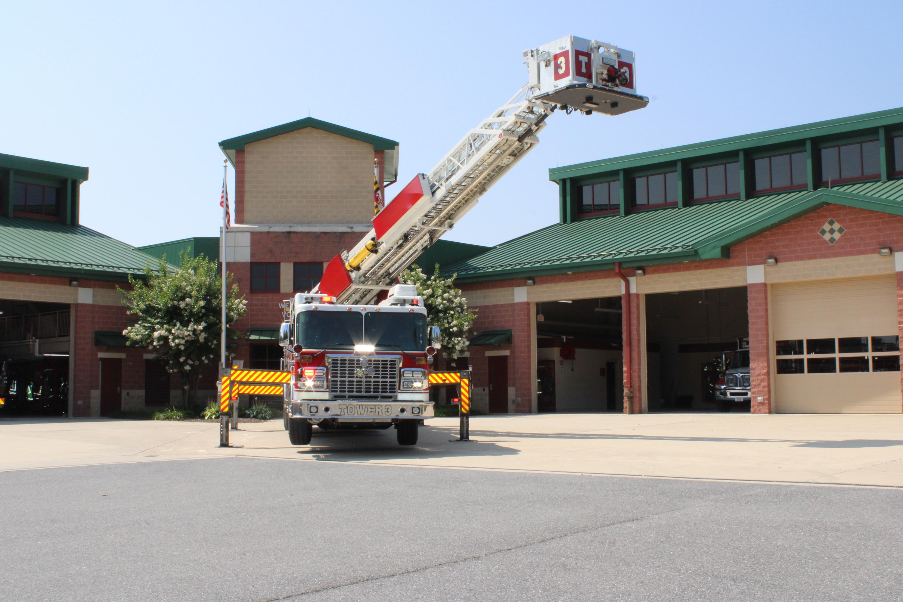 2012 Rosenbauer Spartan 104' Aerial - image 5