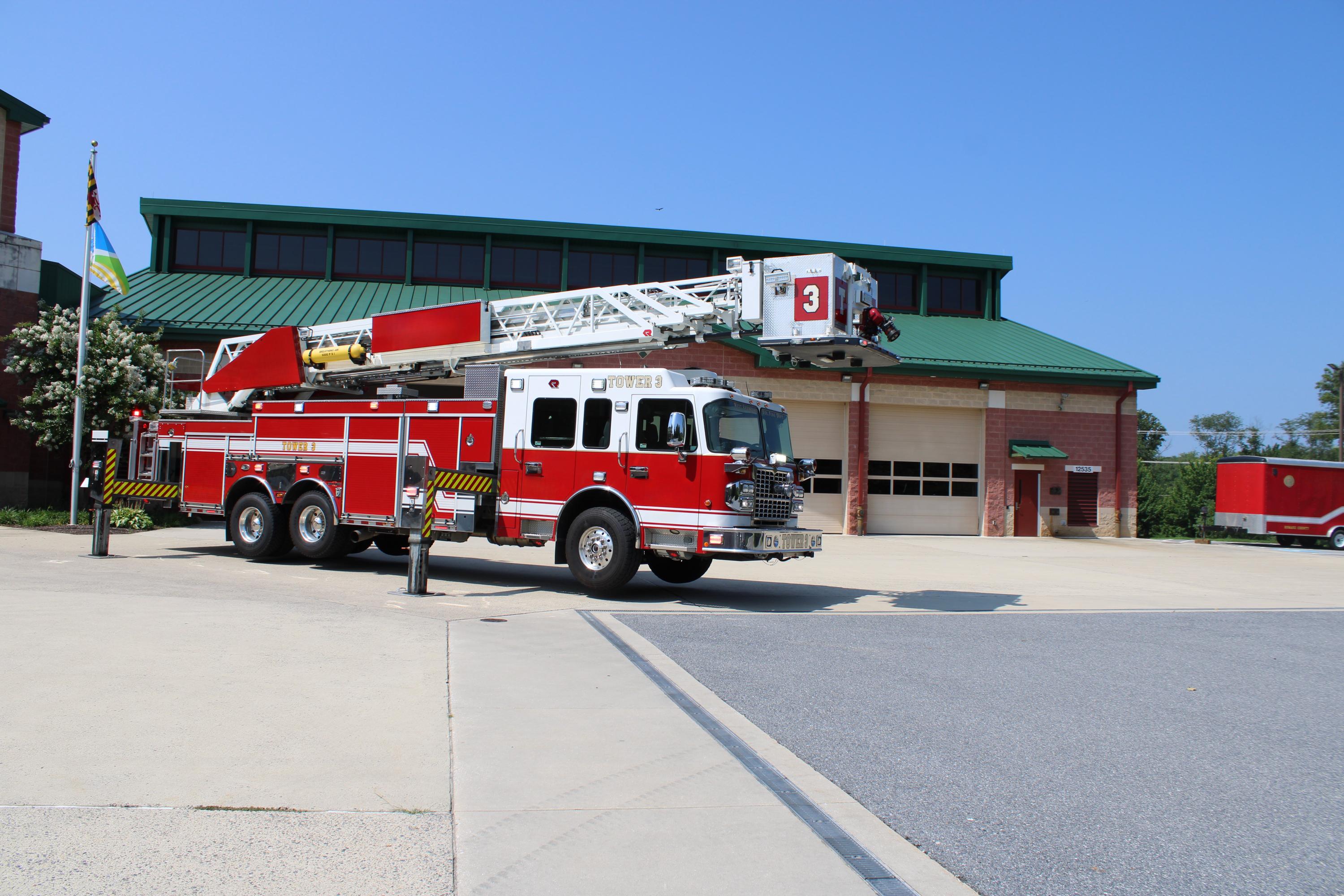 2012 Rosenbauer Spartan 104' Aerial - image 22