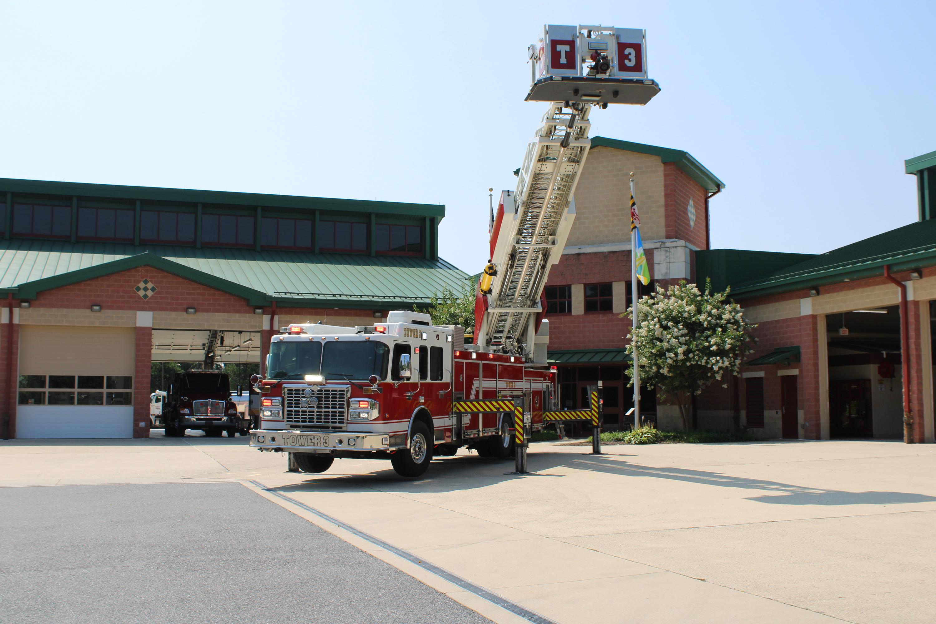 2012 Rosenbauer Spartan 104' Aerial - image 20