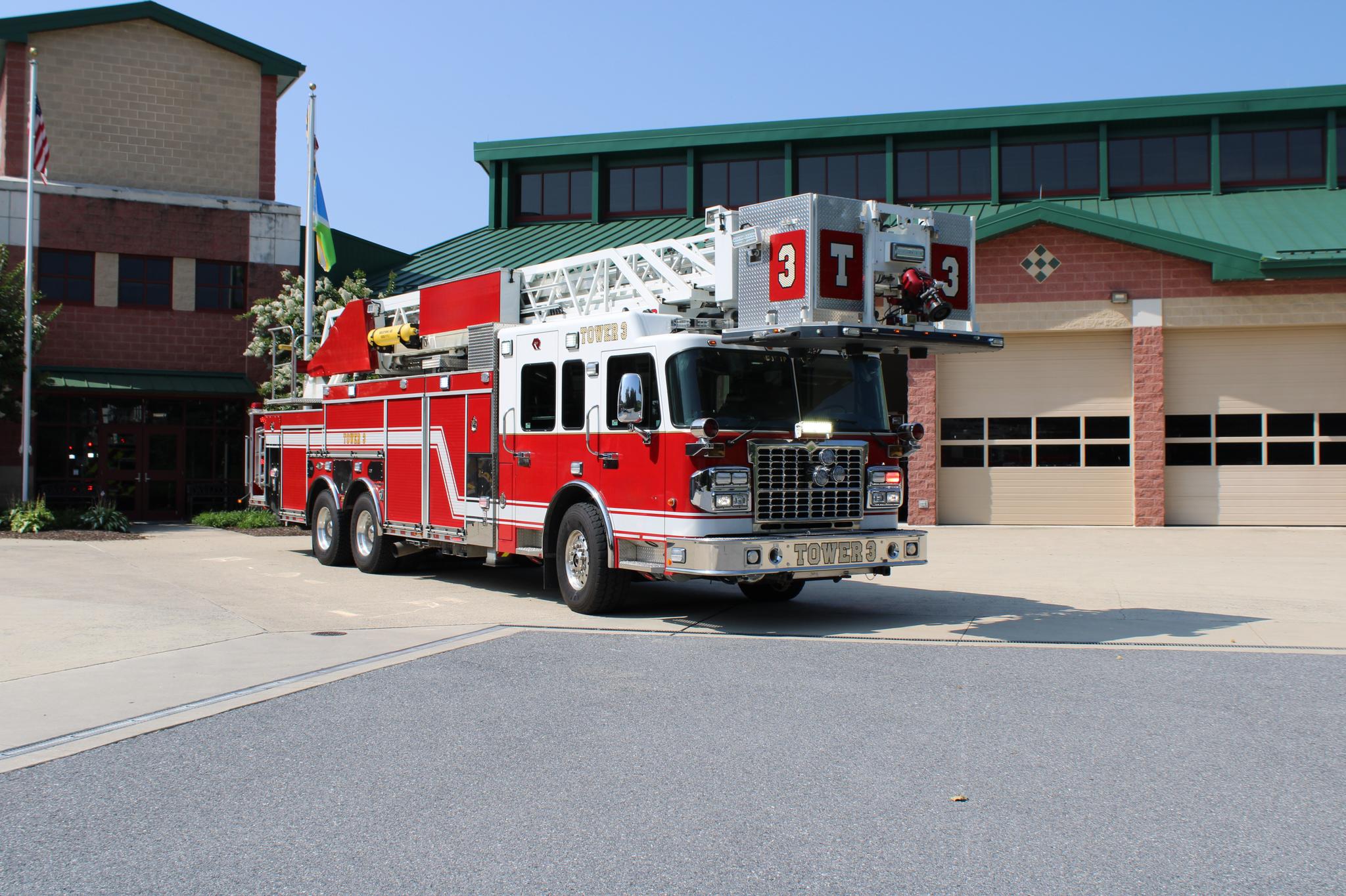 2012 Rosenbauer Spartan 104' Aerial - image 1