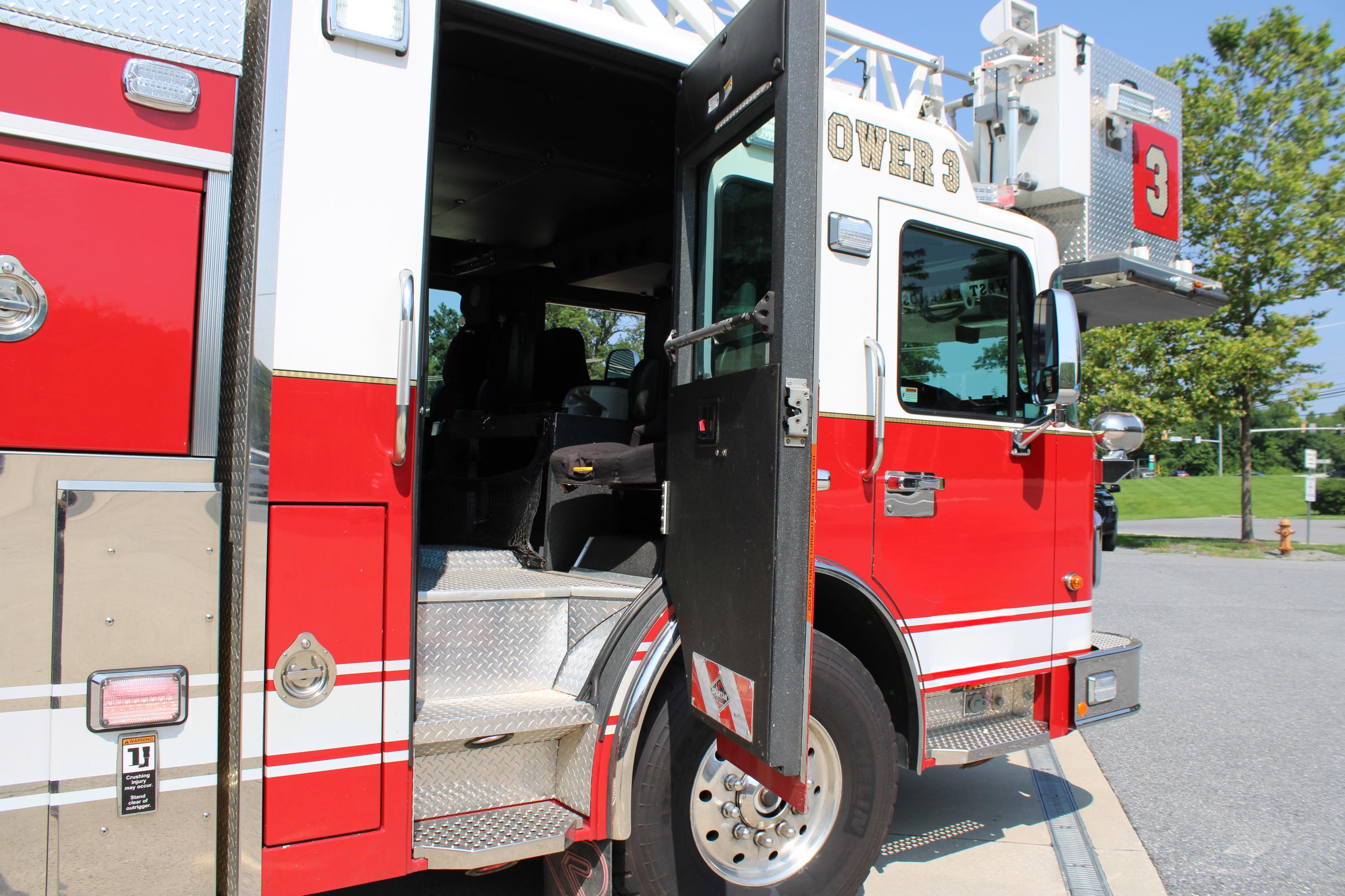 2012 Rosenbauer Spartan 104' Aerial - image 24