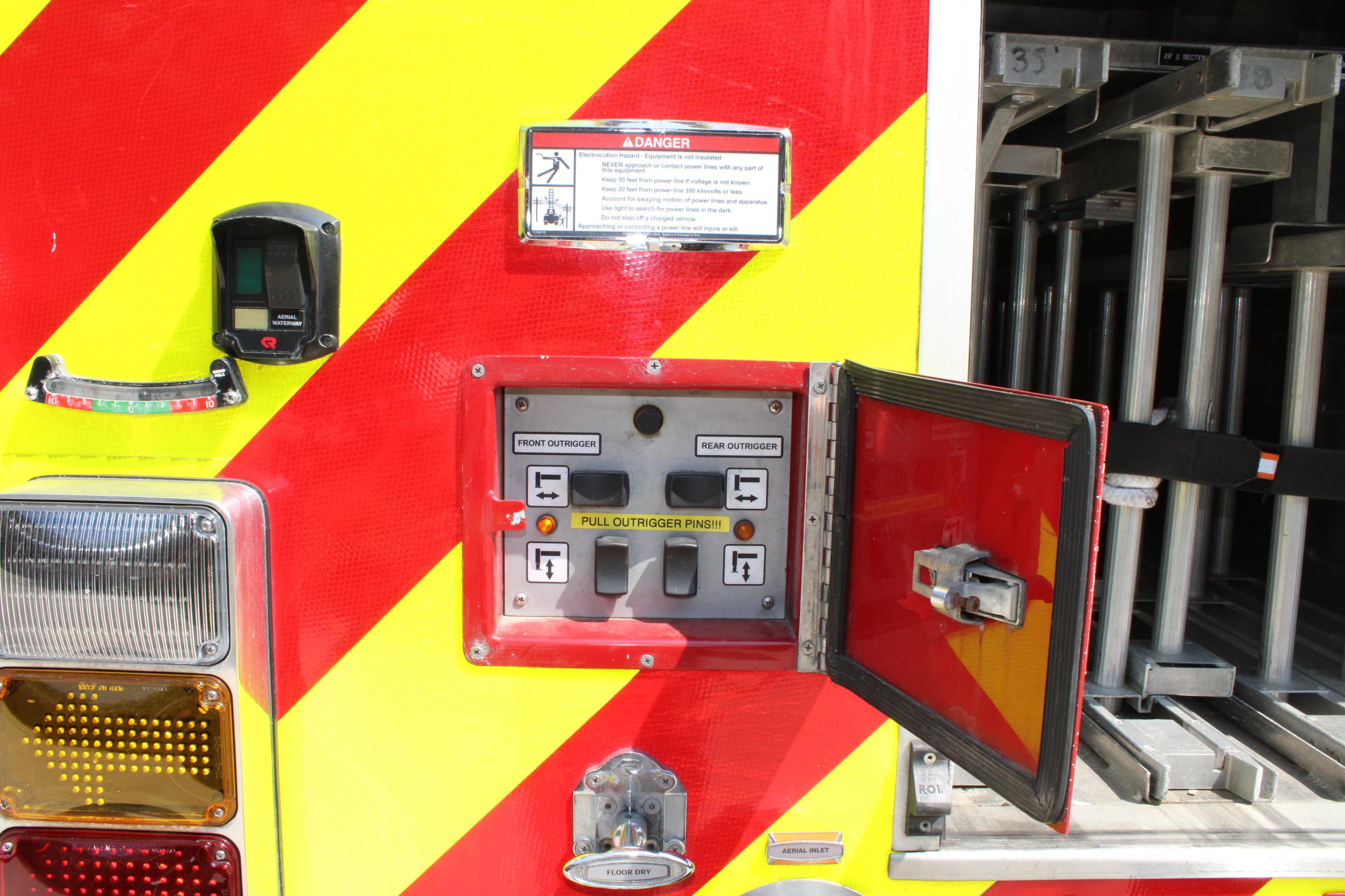 2012 Rosenbauer Spartan 104' Aerial - image 57