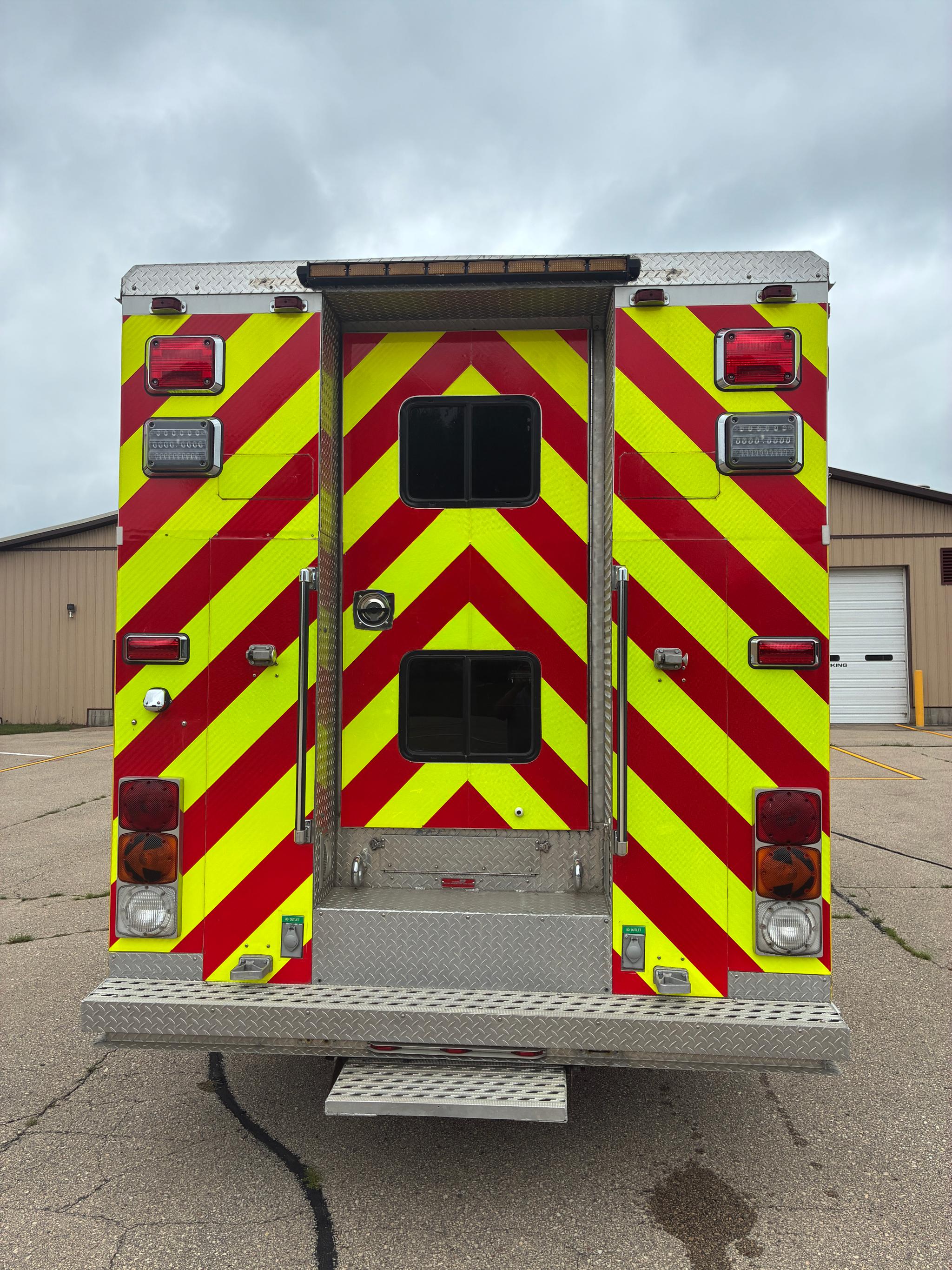 1996 New Lexington GMC Heavy Rescue - image 4