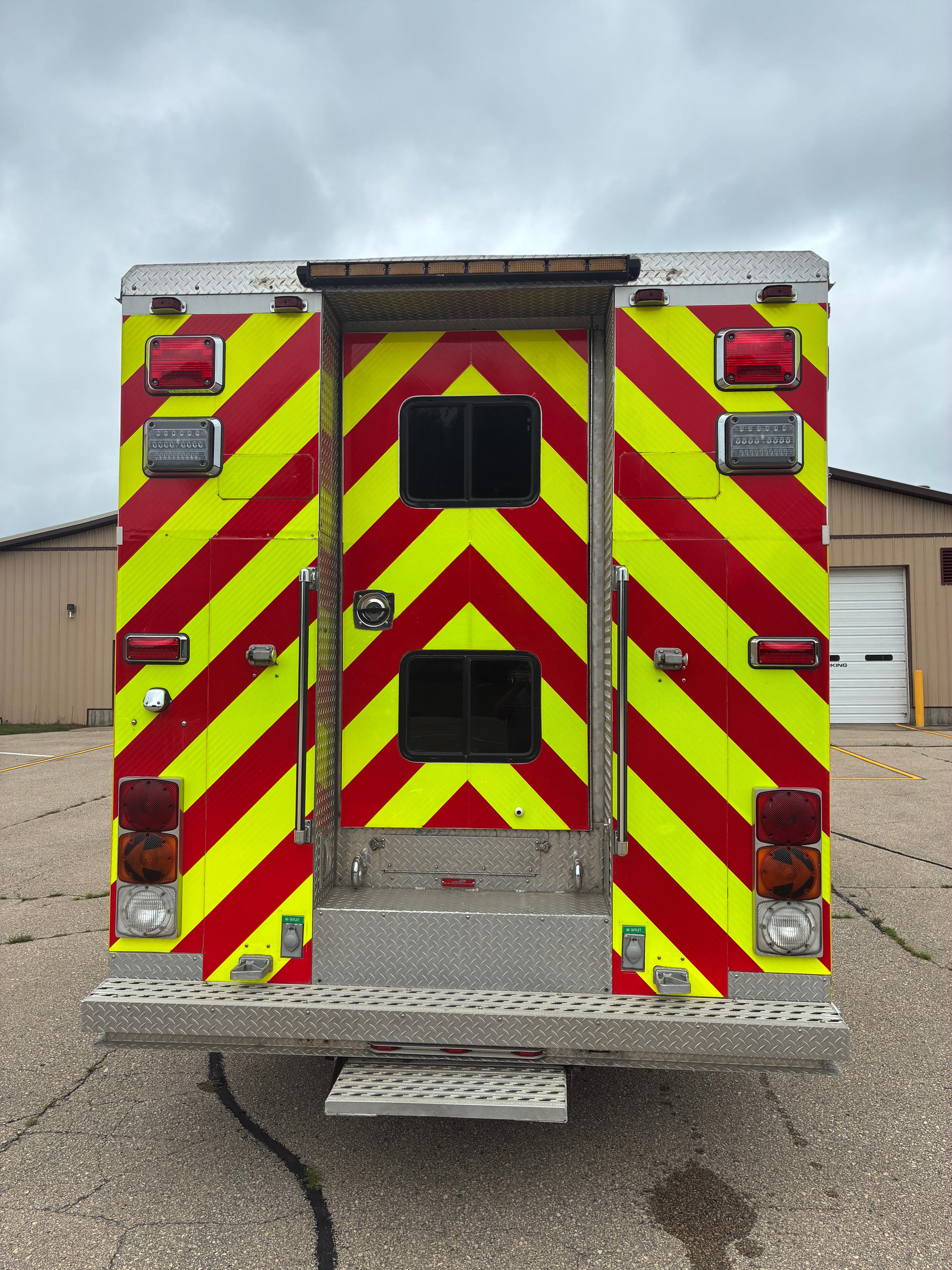 1996 New Lexington GMC Heavy Rescue - image 4