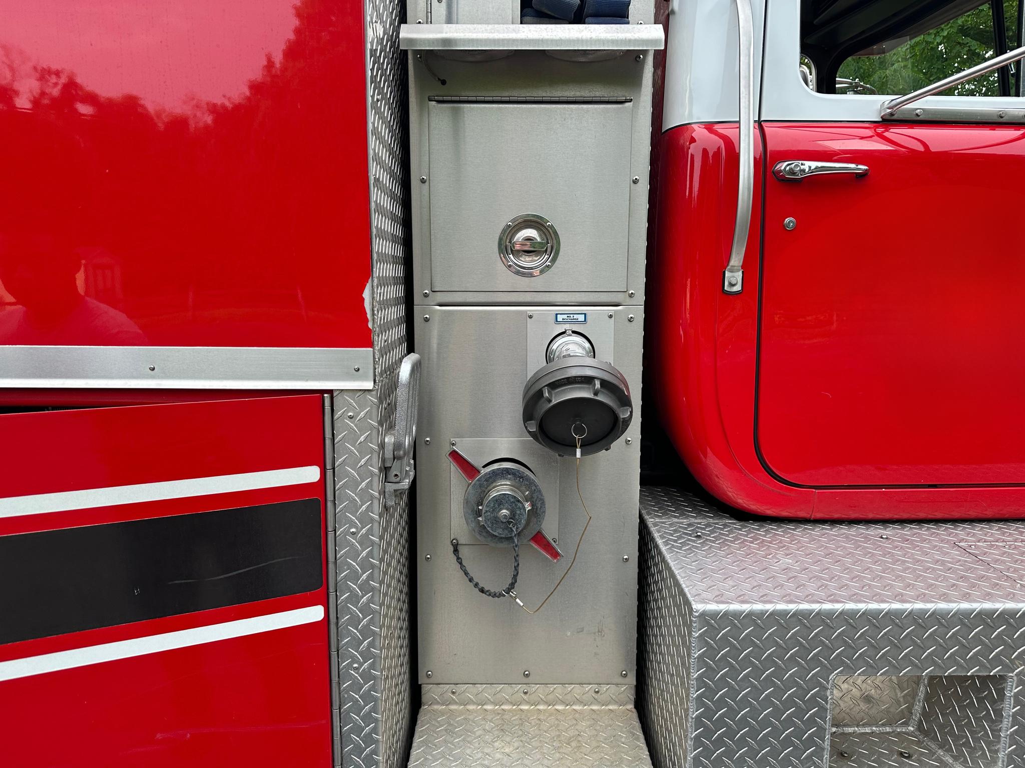 1992 Saulsbury/Mack 3000 Gallon Tender - image 5
