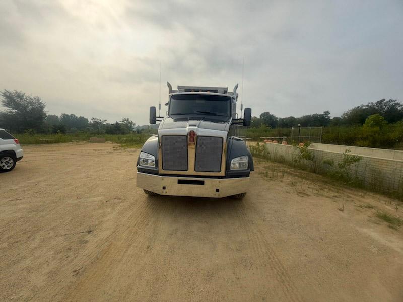 2017 Kenworth T880 Dump Truck - image 3