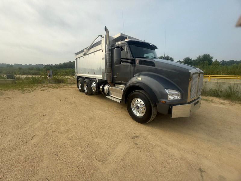 2017 Kenworth T880 Dump Truck - image 4
