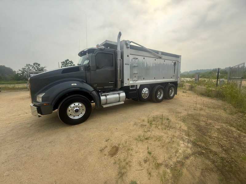 2017 Kenworth T880 Dump Truck