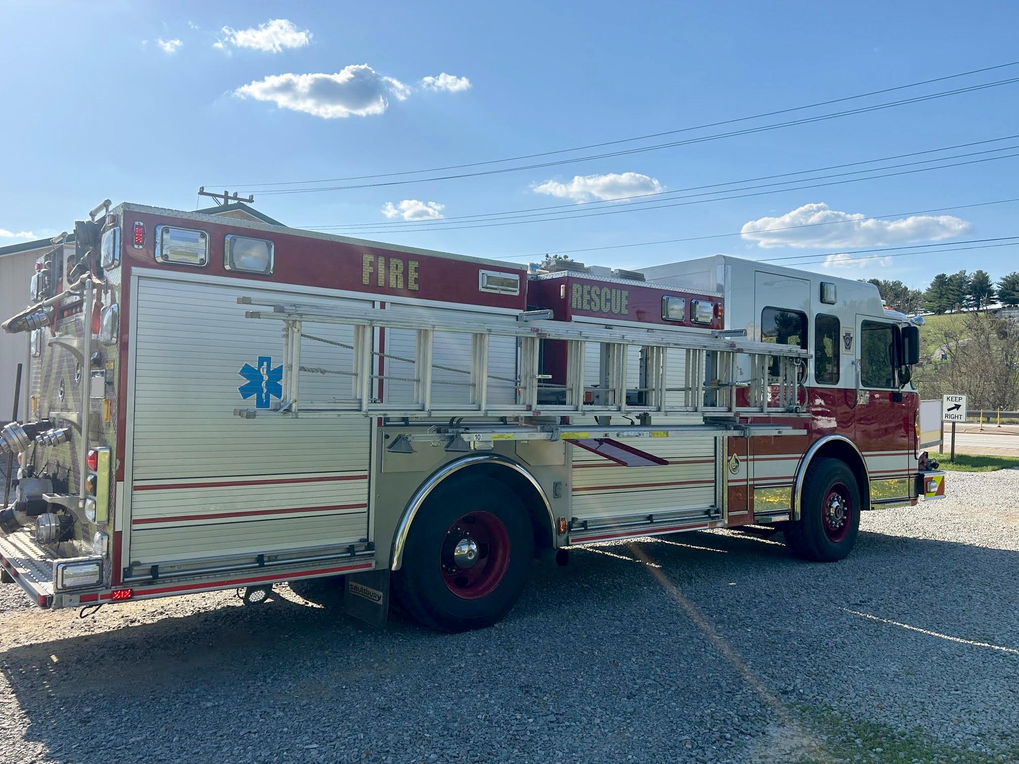 2004 E-One Spartan Pumper - image 3