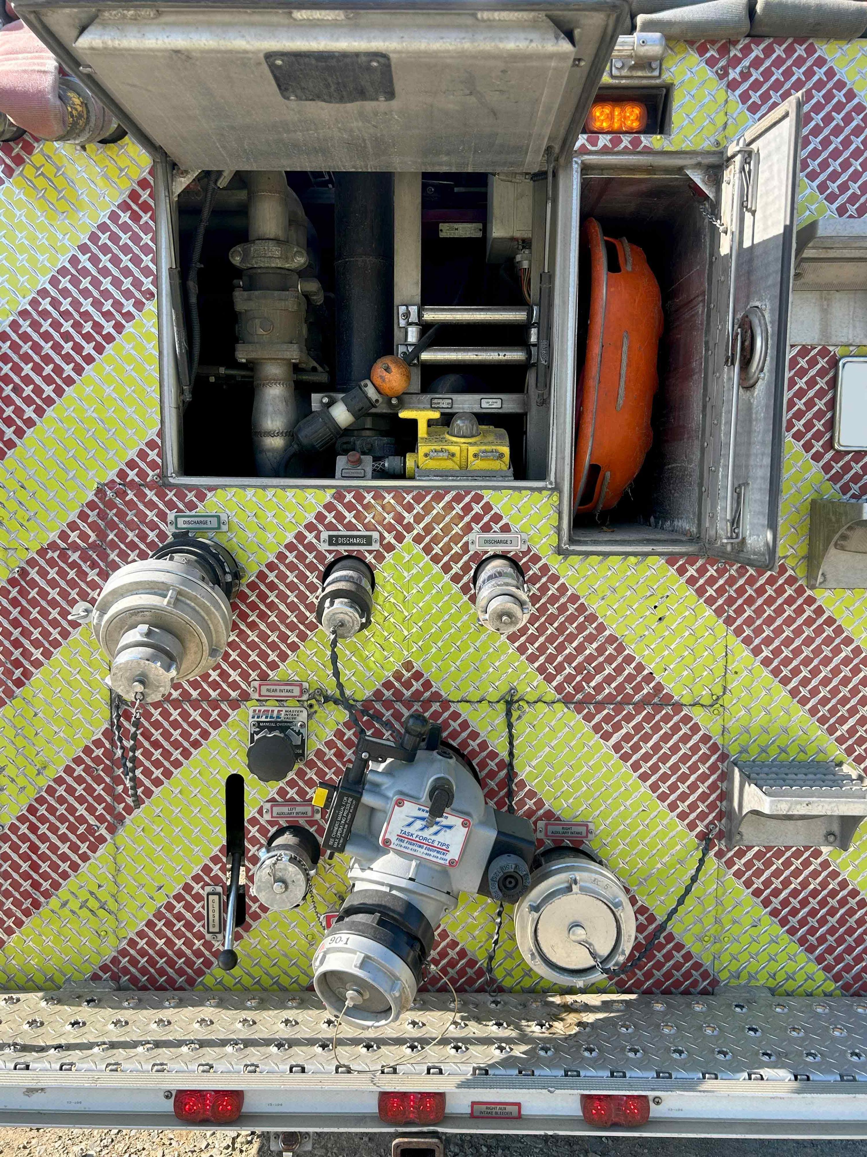 2004 E-One Spartan Pumper - image 7