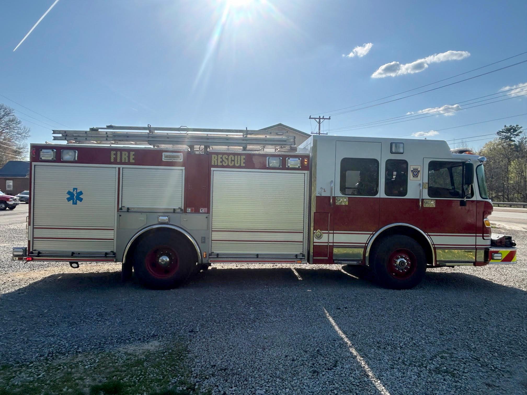 2004 E-One Spartan Pumper - image 1