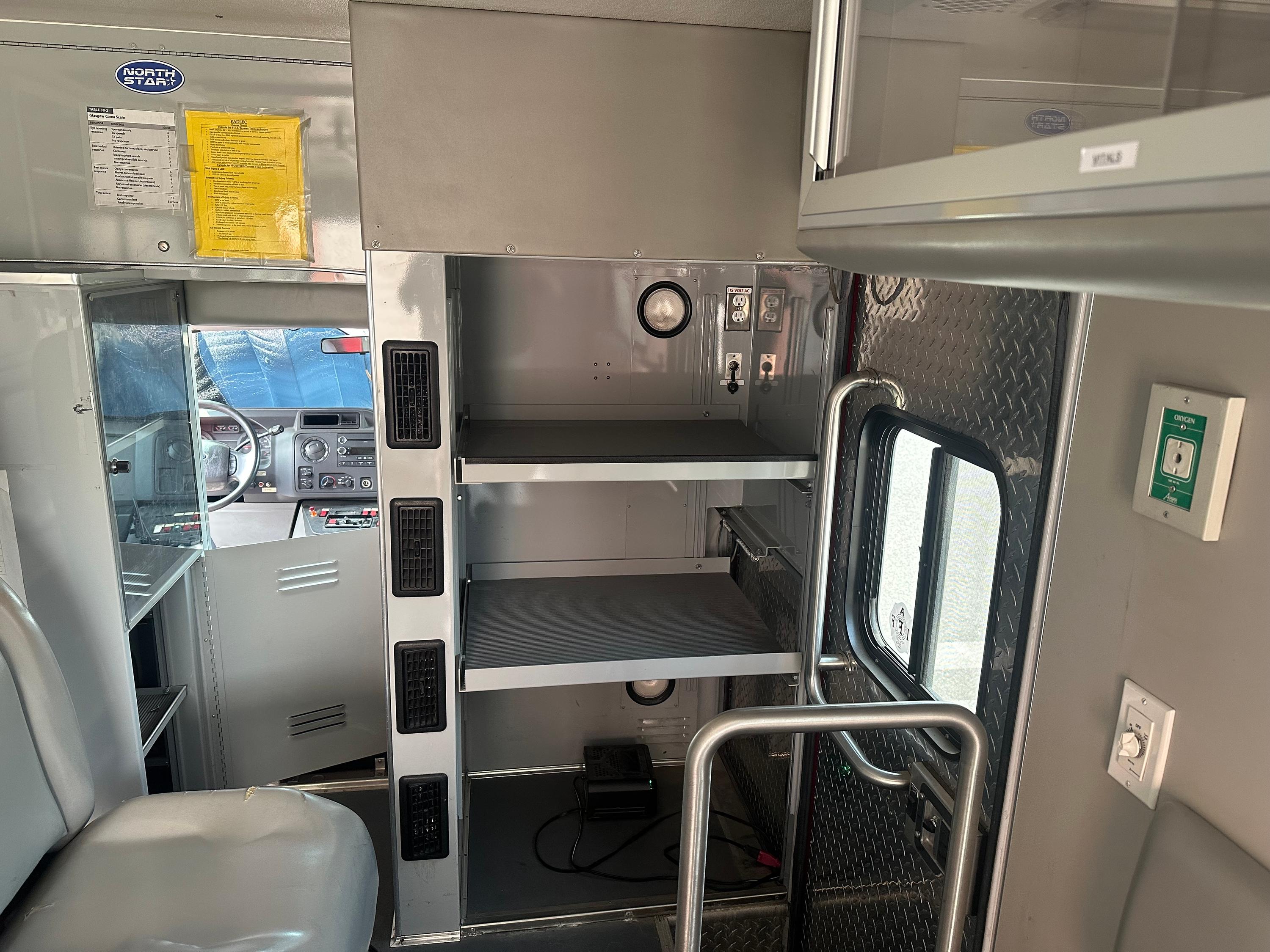 2009 North Star Ford Type III Ambulance - image 20