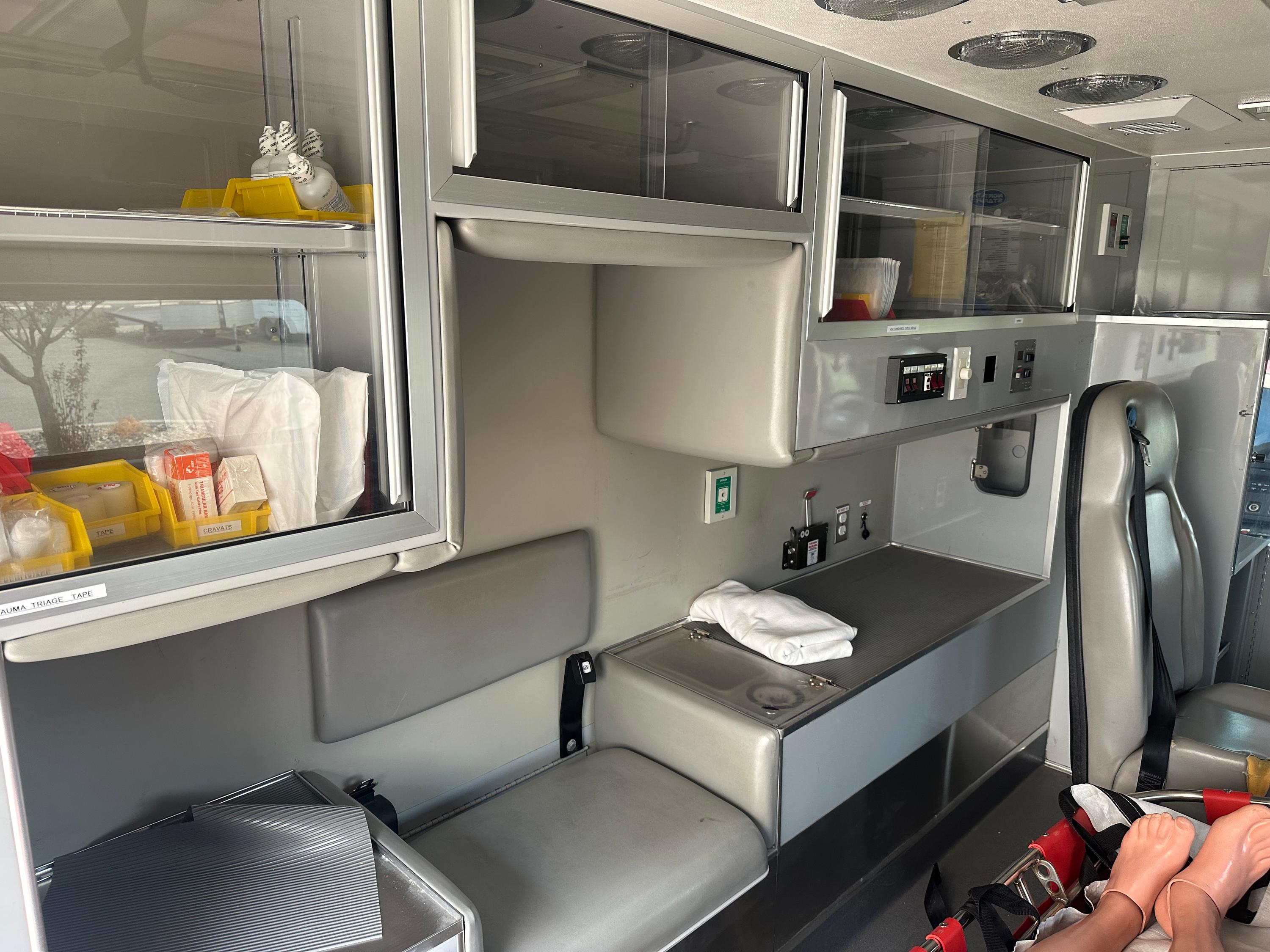 2009 North Star Ford Type III Ambulance - image 19