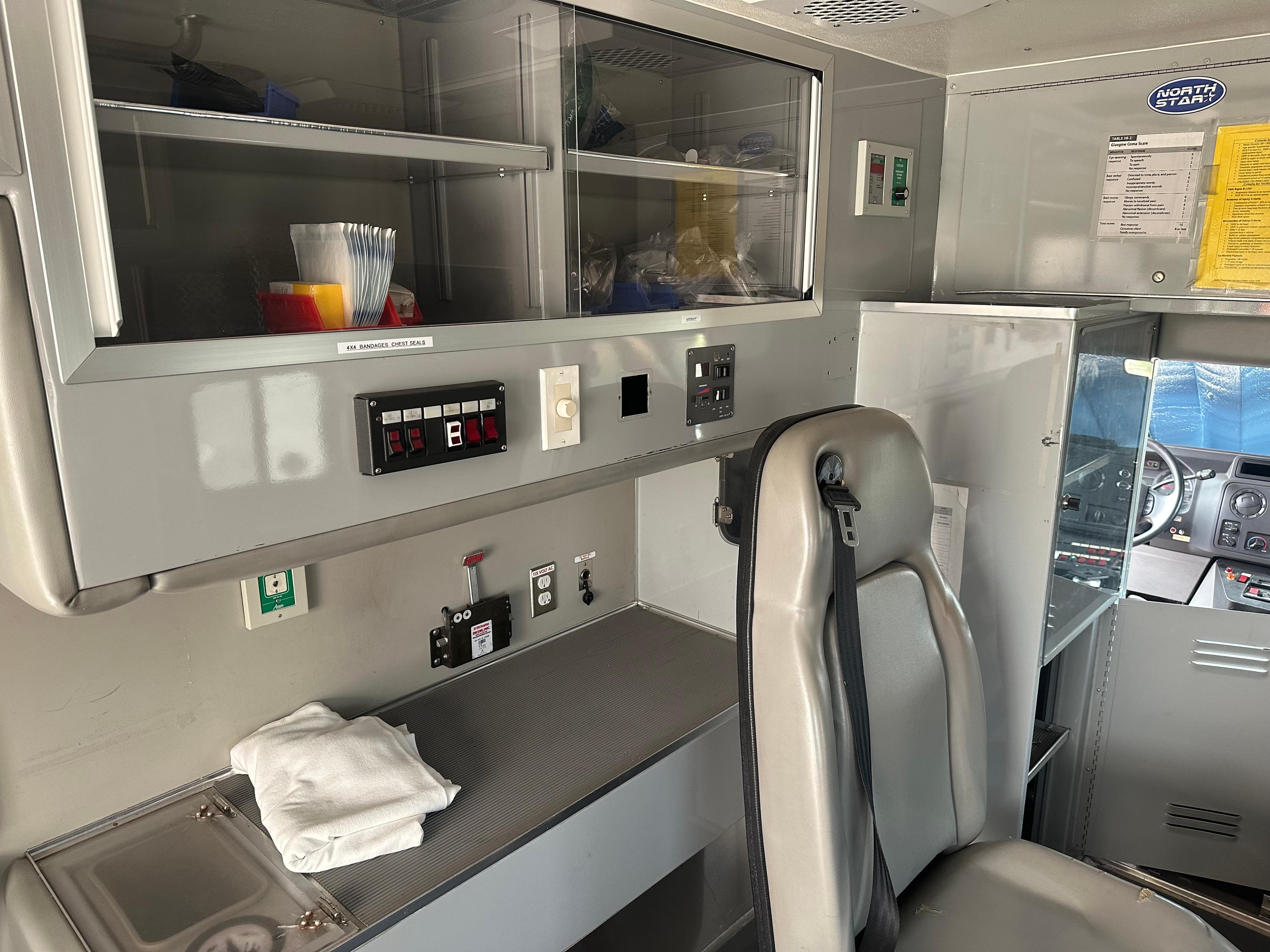 2009 North Star Ford Type III Ambulance - image 21