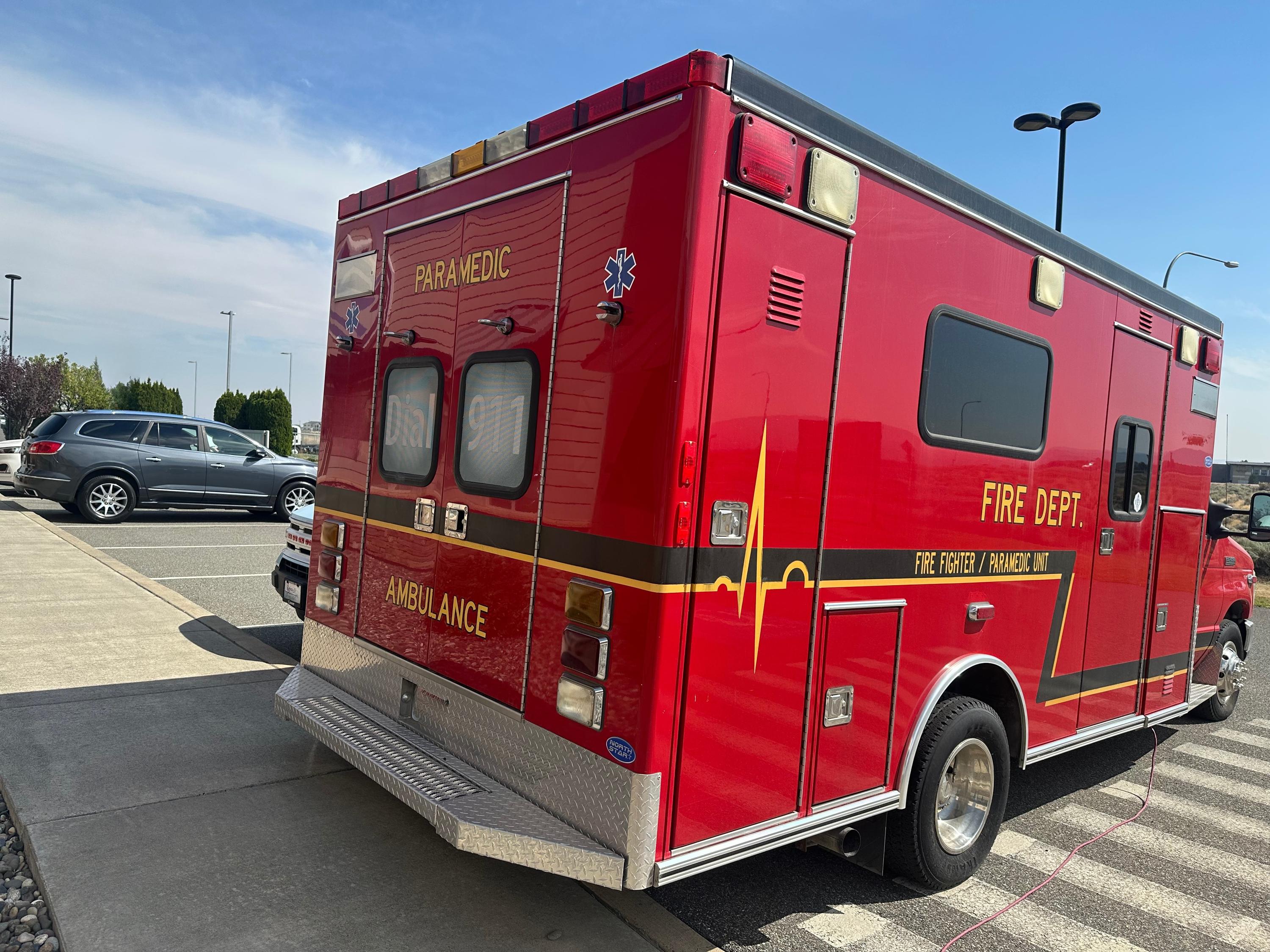 2009 North Star Ford Type III Ambulance - image 7