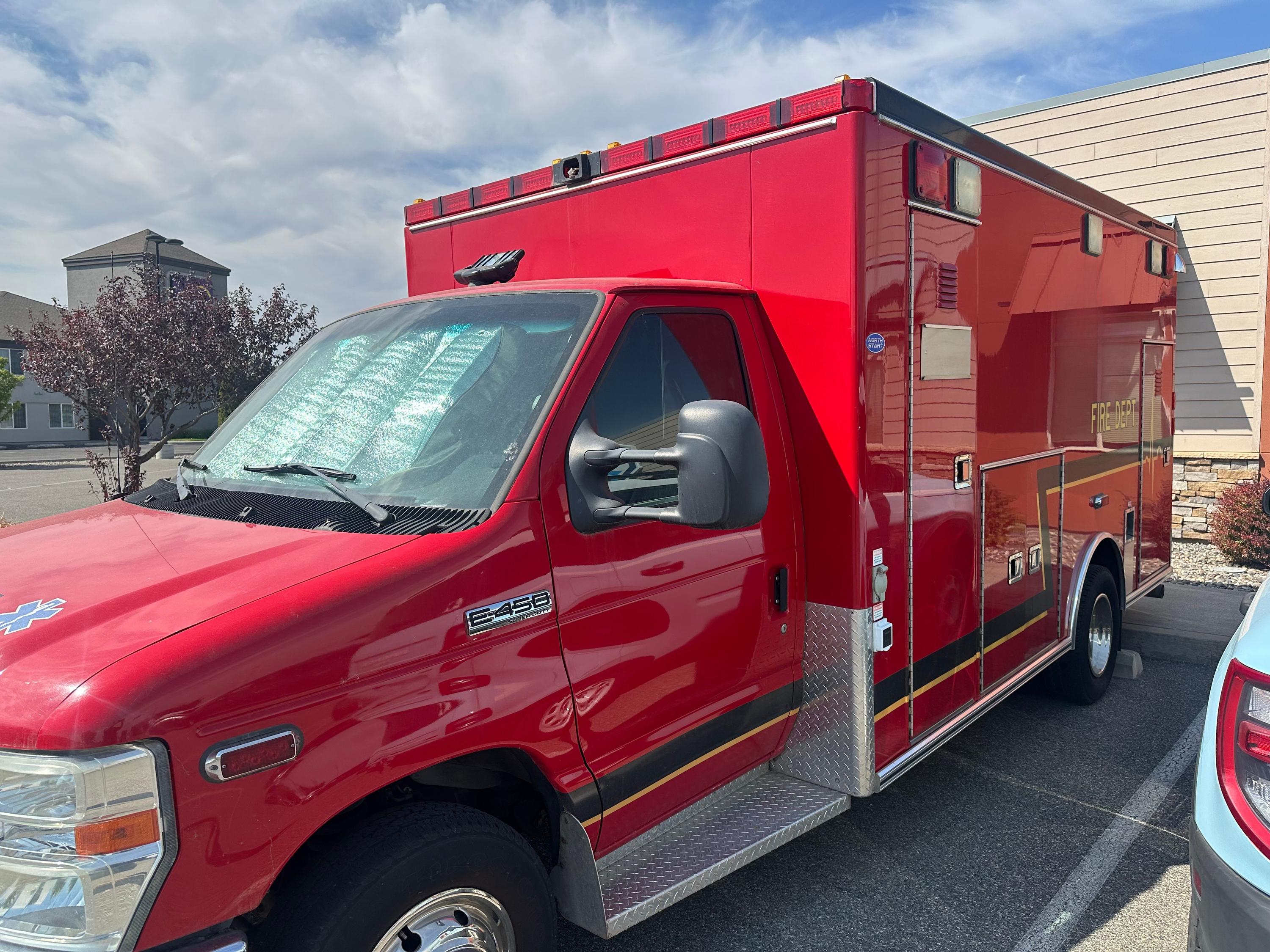 2009 North Star Ford Type III Ambulance - image 1