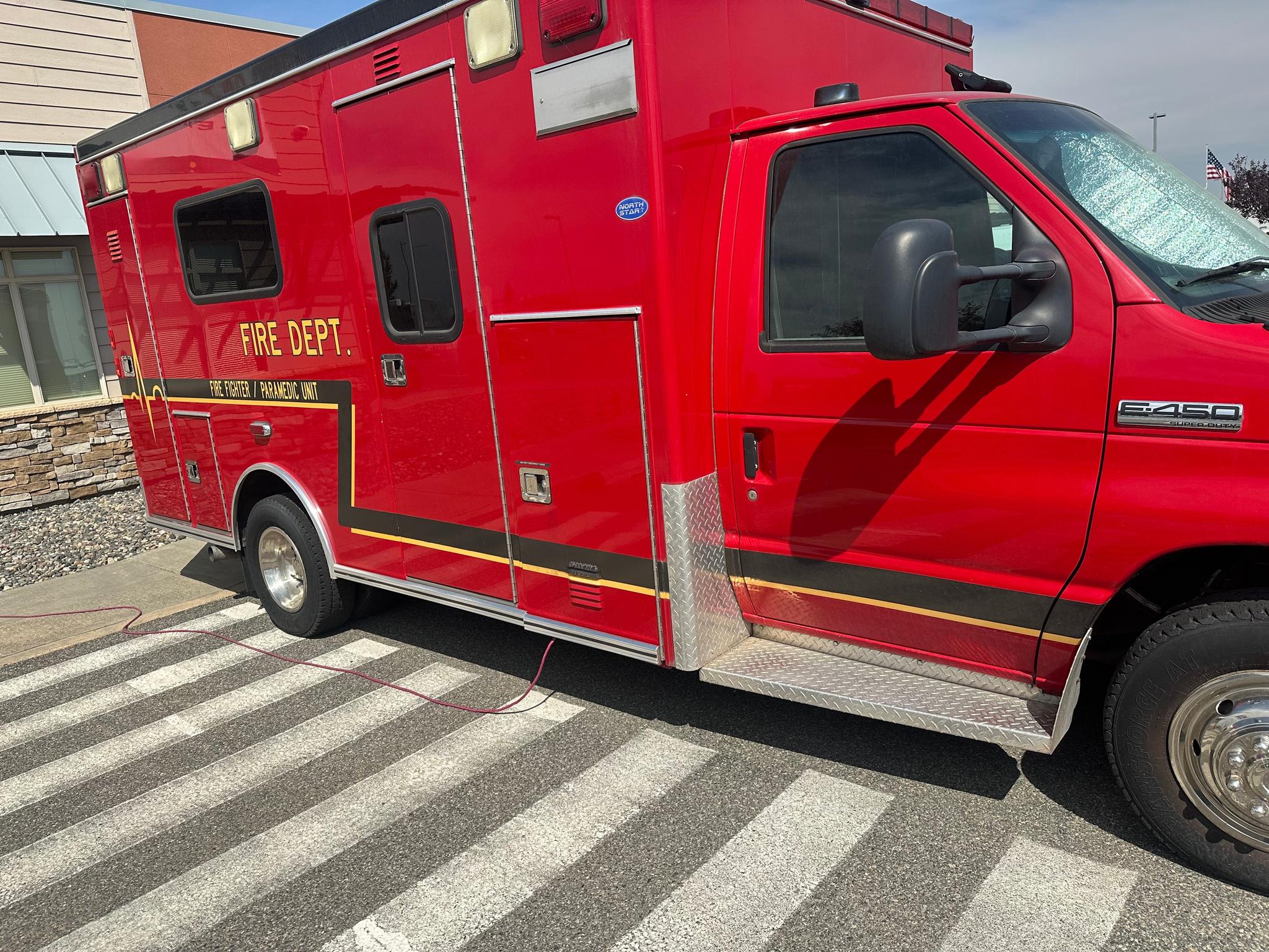 2009 North Star Ford Type III Ambulance - image 3