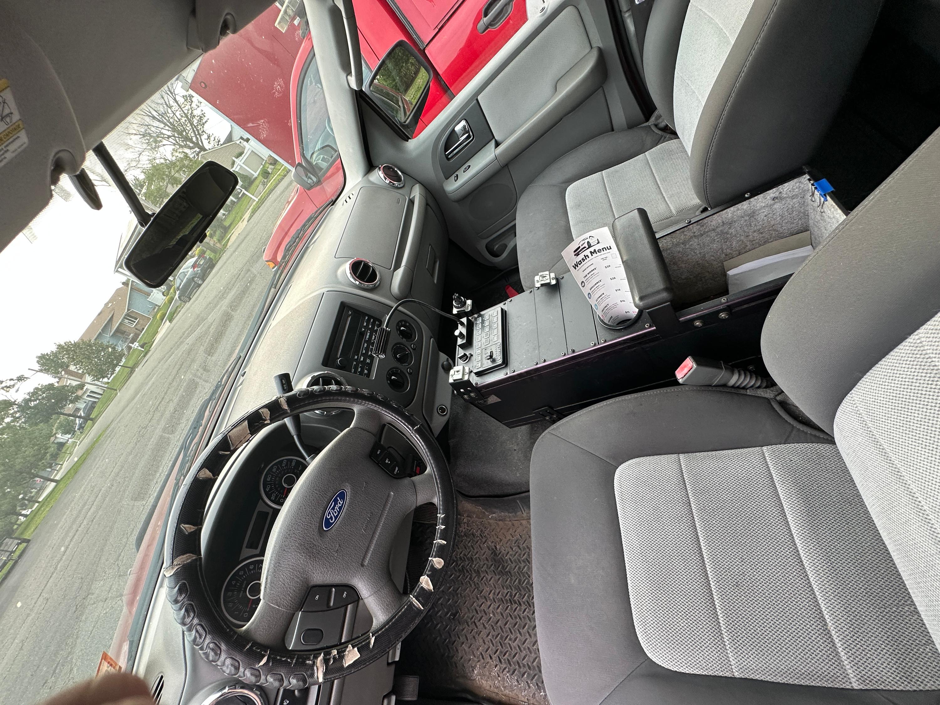 2006 Ford Expedition XLT - image 9