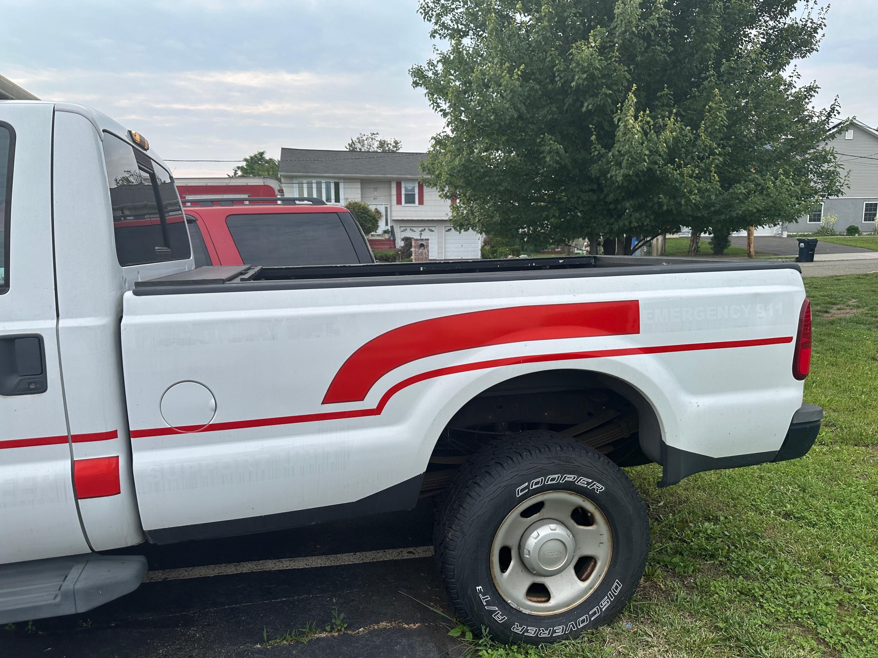 2008 Ford F350 Super Duty with Plow - image 8