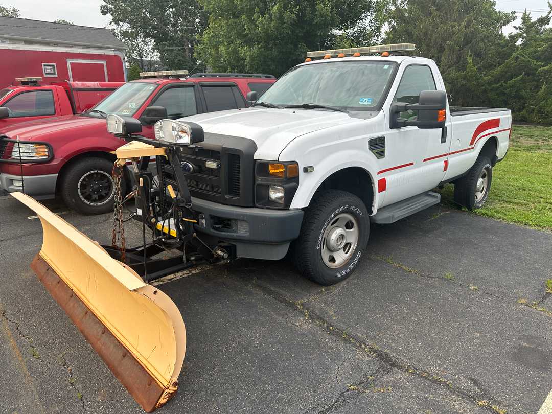 2008 Ford F350 Super Duty with Plow