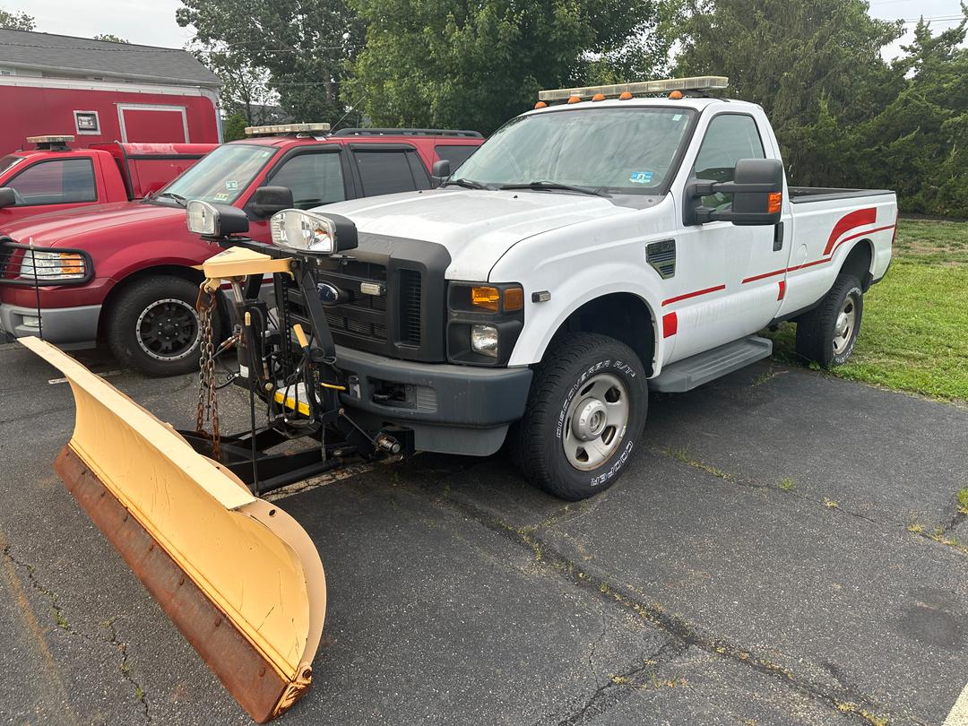 2008 Ford F350 Super Duty with Plow