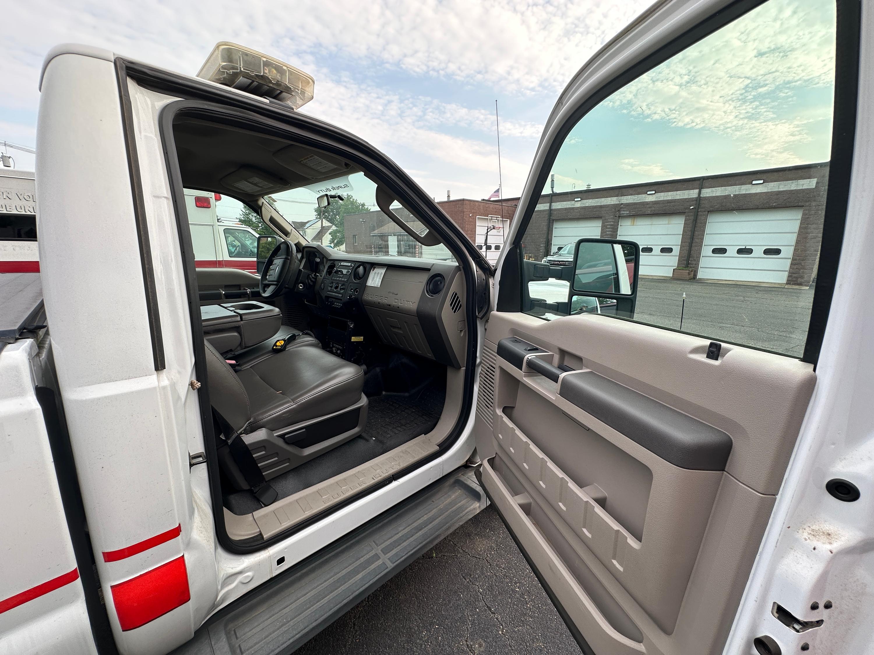 2008 Ford F350 Super Duty with Plow - image 11