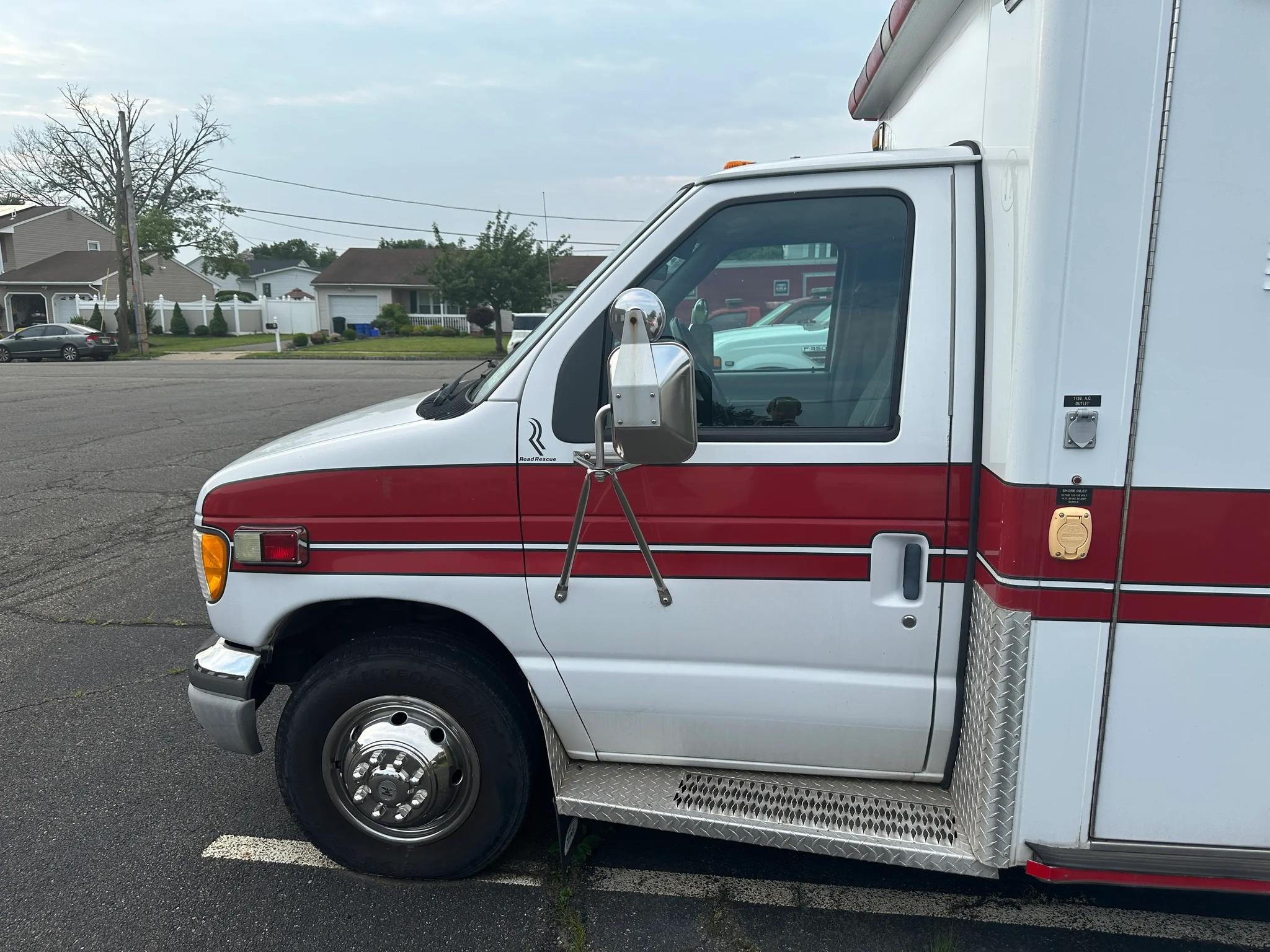 2000 Ford Type III - image 4