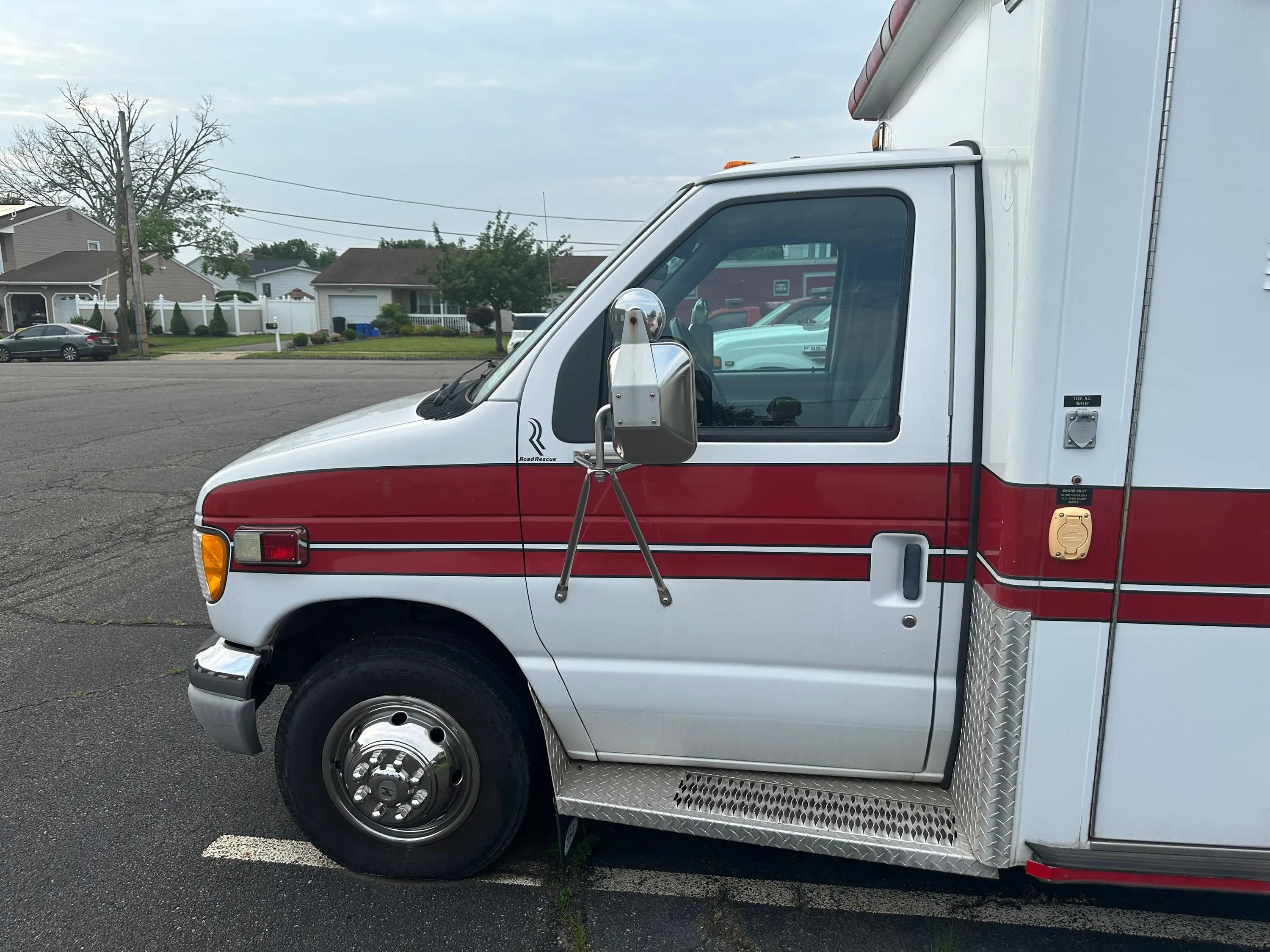 2000 Ford Type III - image 4