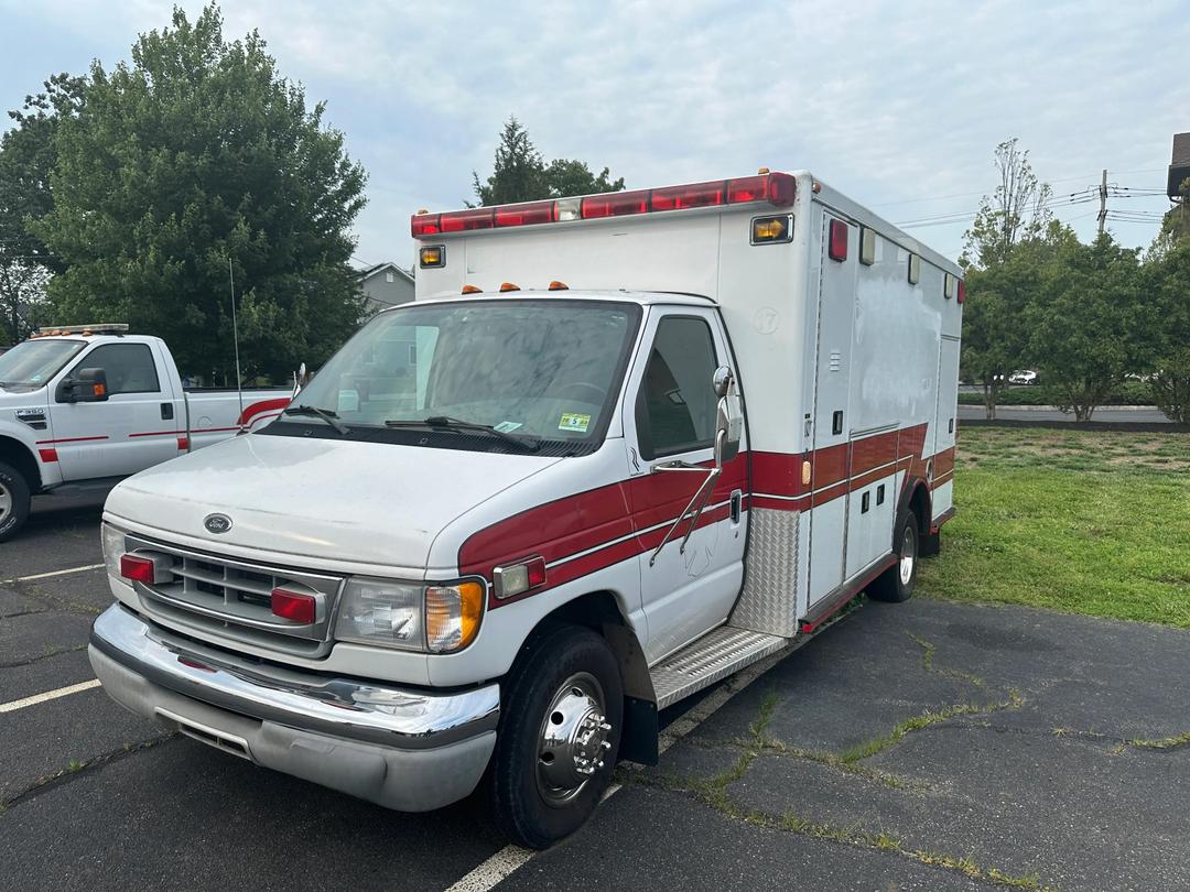 2000 Ford Ambulance