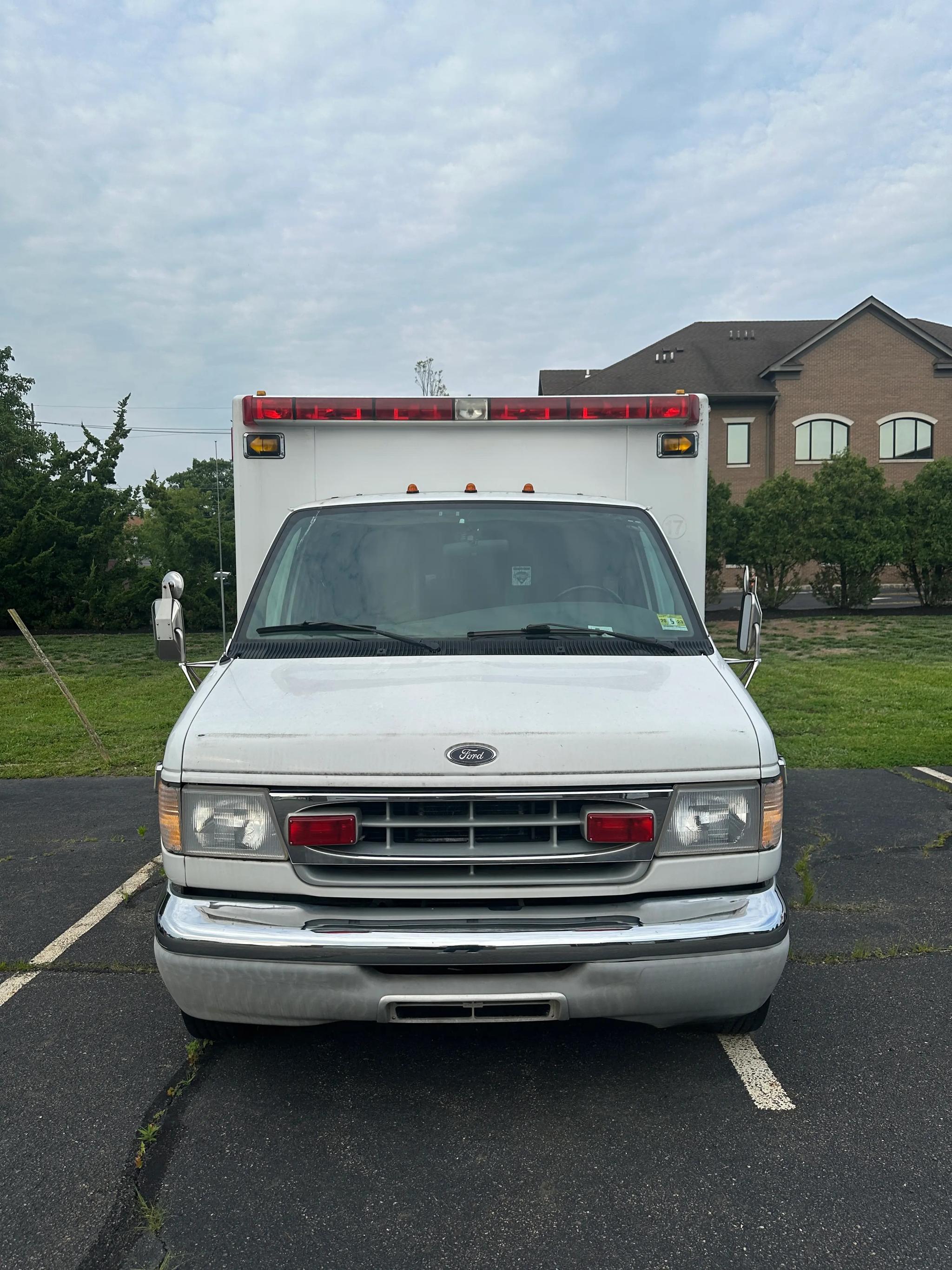 2000 Ford Type III - image 2