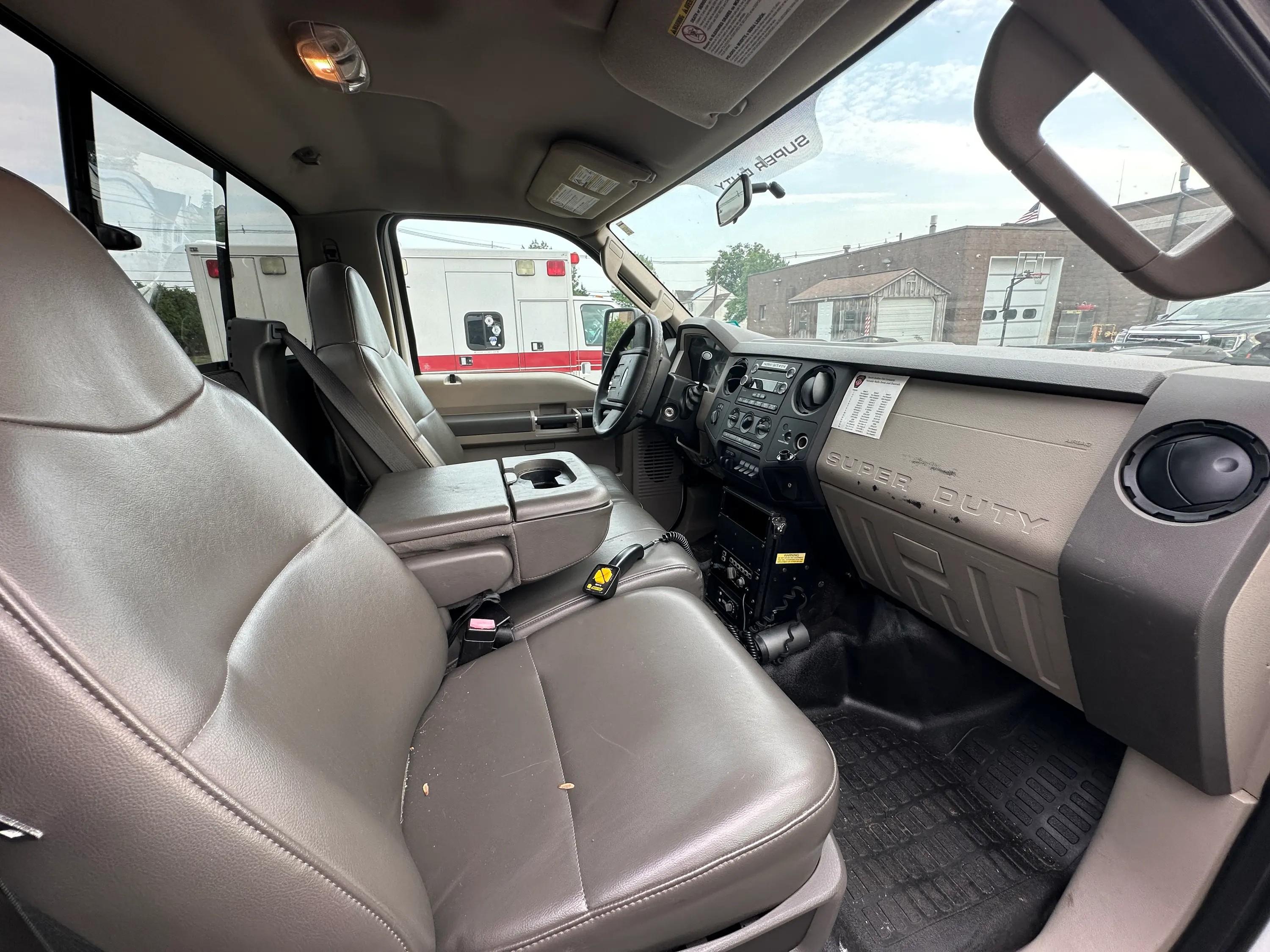 2008 Ford F350 Super Duty with Plow - image 12