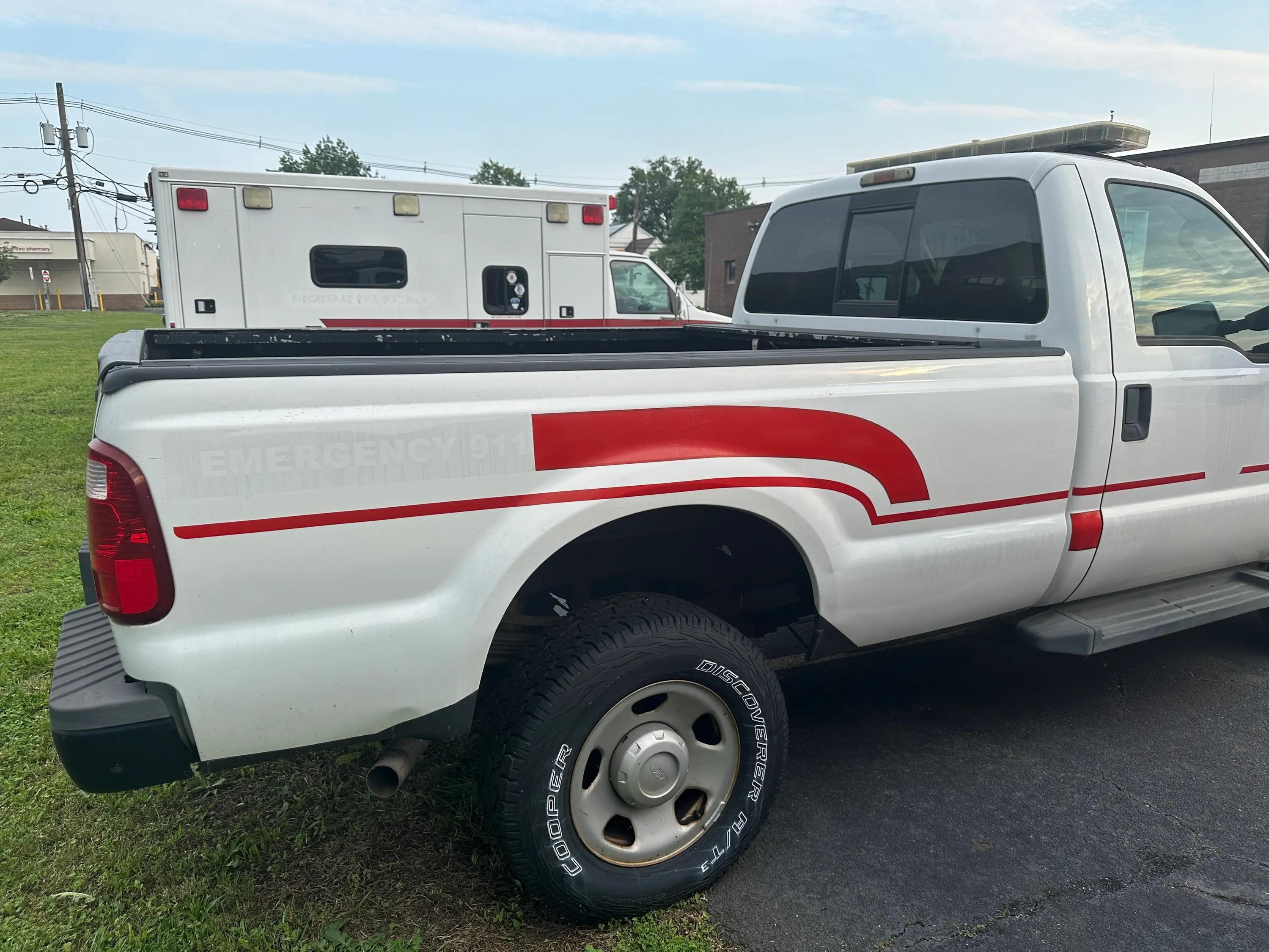2008 Ford F350 Super Duty with Plow - image 10
