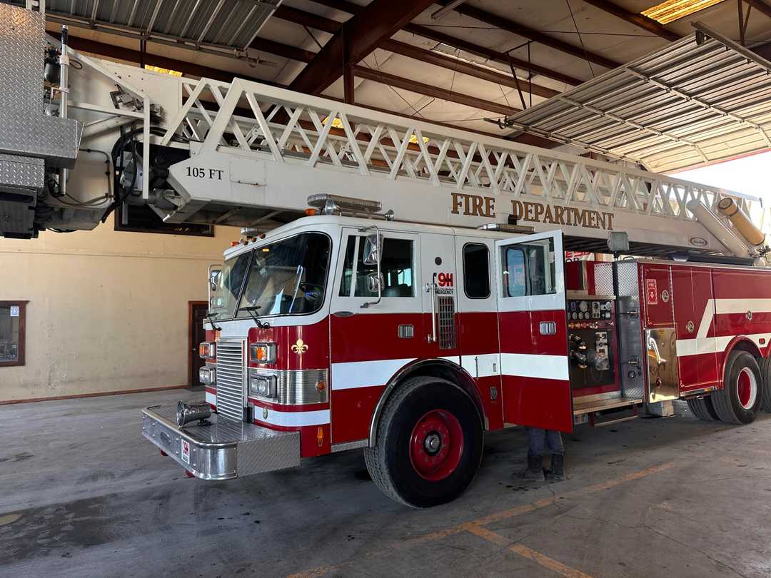 1989 Pierce AP9CT 4x4 105' Platform