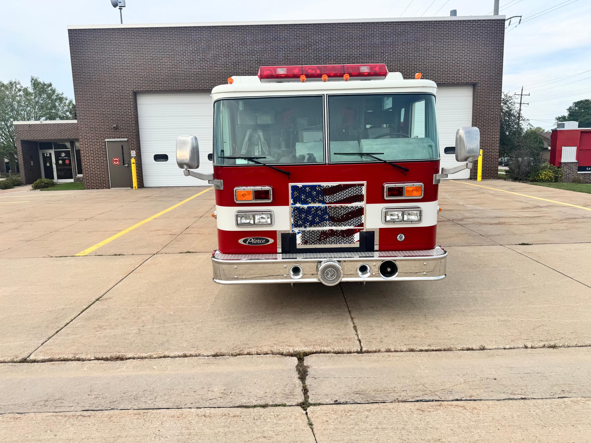 1996 Pierce Saber Pumper - image 3