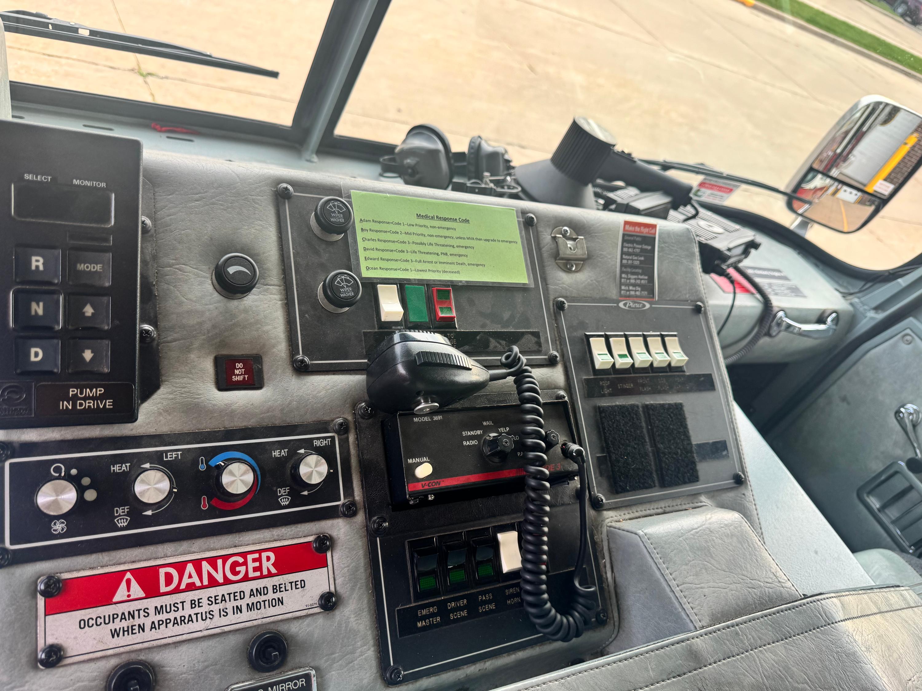 1996 Pierce Saber Pumper - image 22