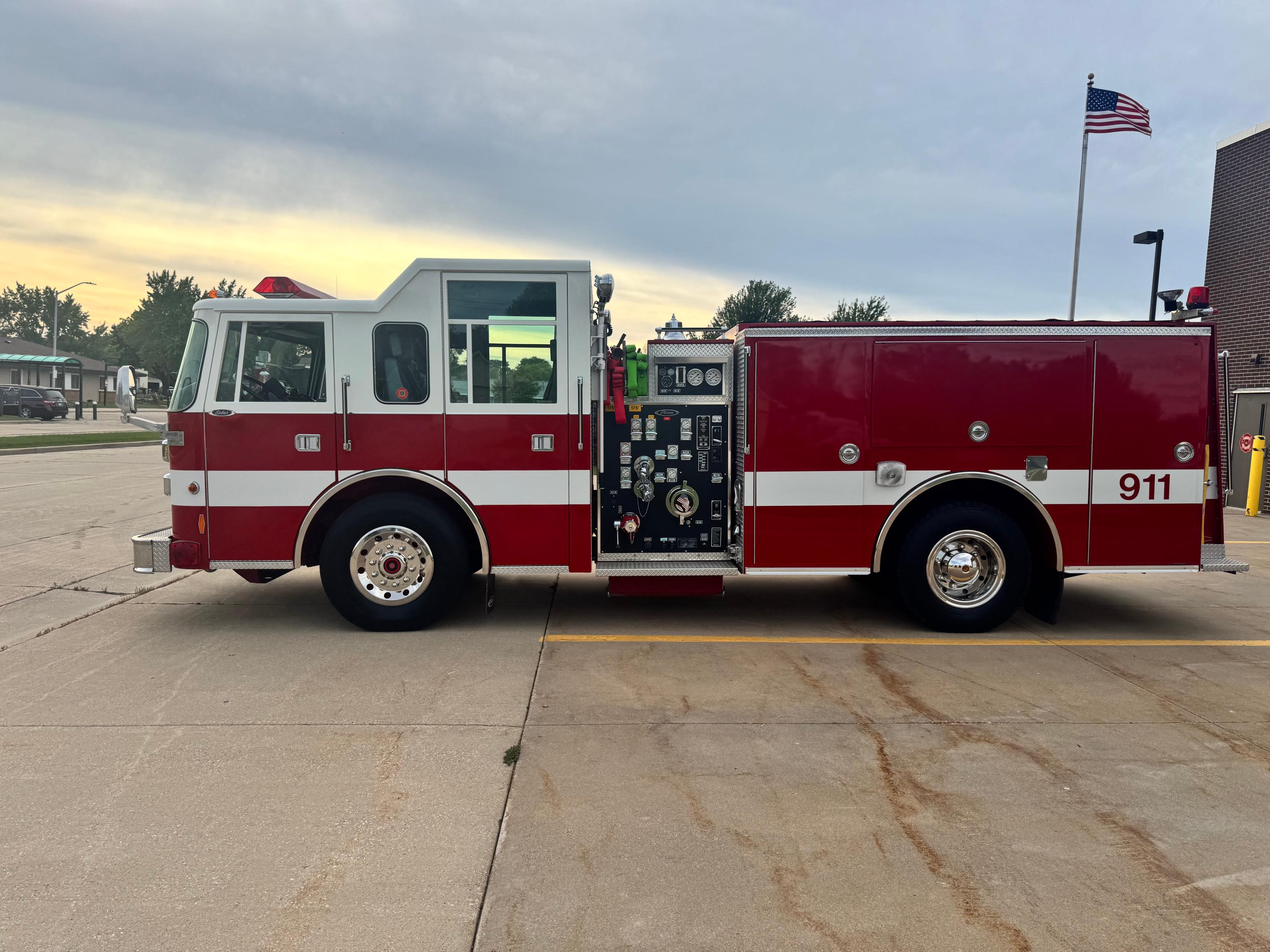1996 Pierce Saber Pumper - image 4