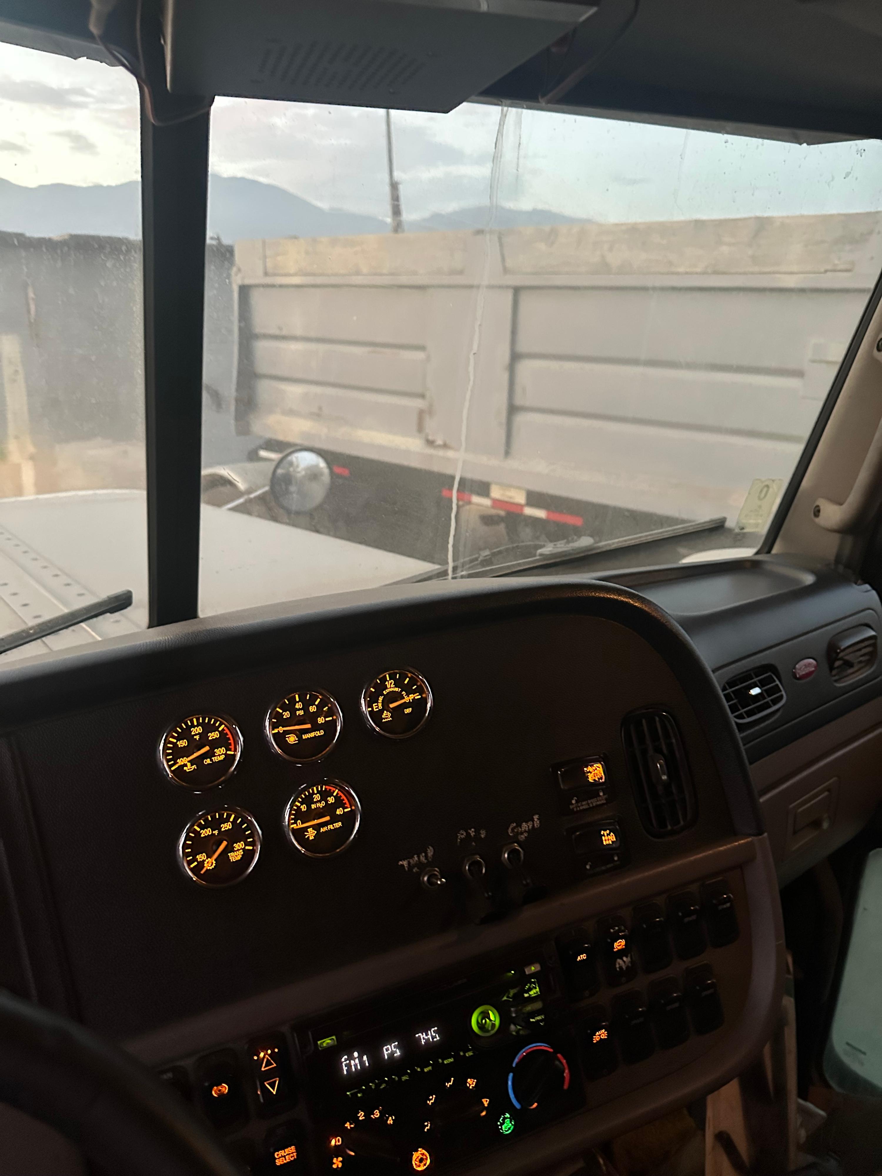 2015 Peterbilt 389 Dump Truck - image 7