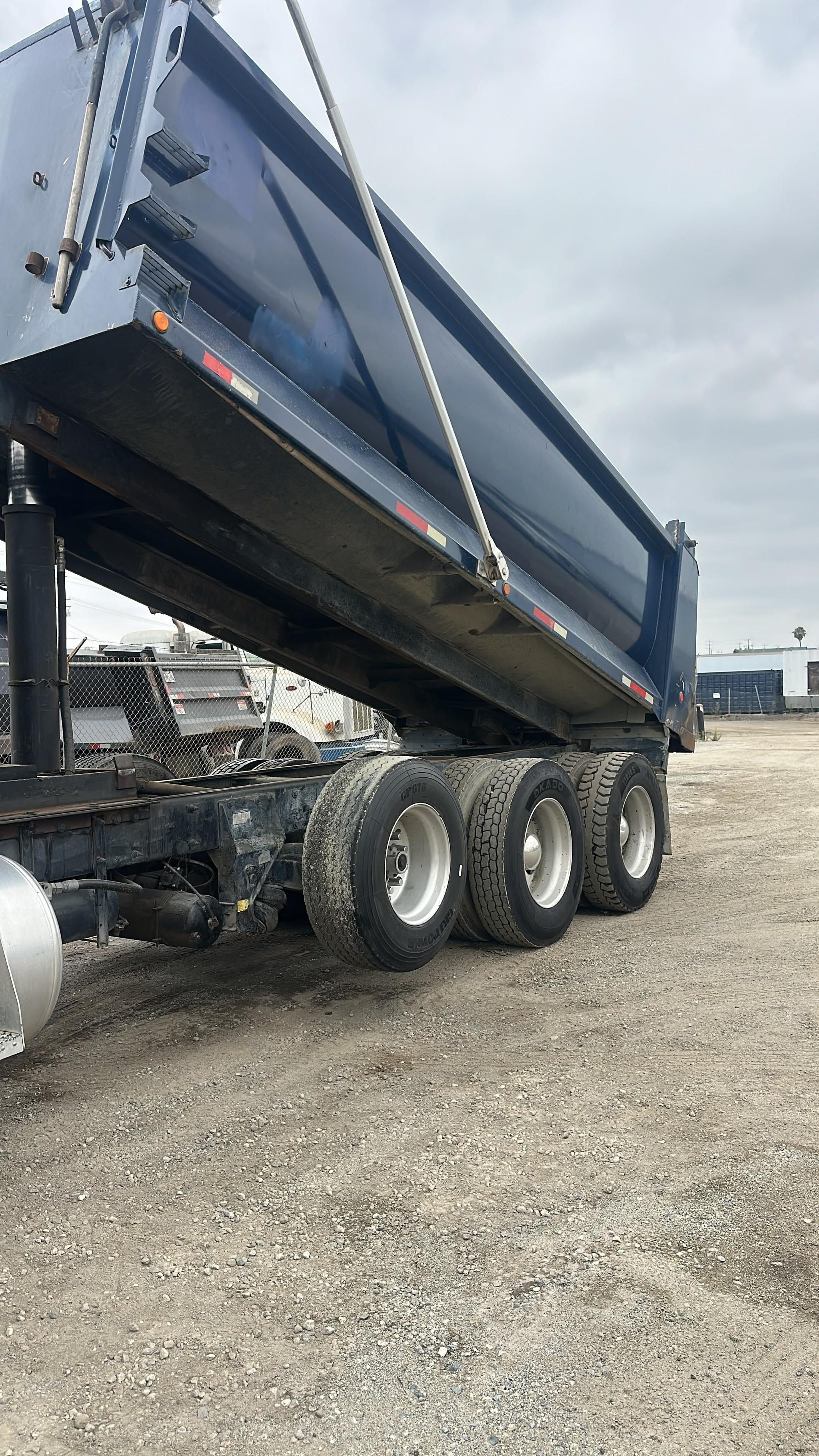 2015 Peterbilt 389 Dump Truck - image 4