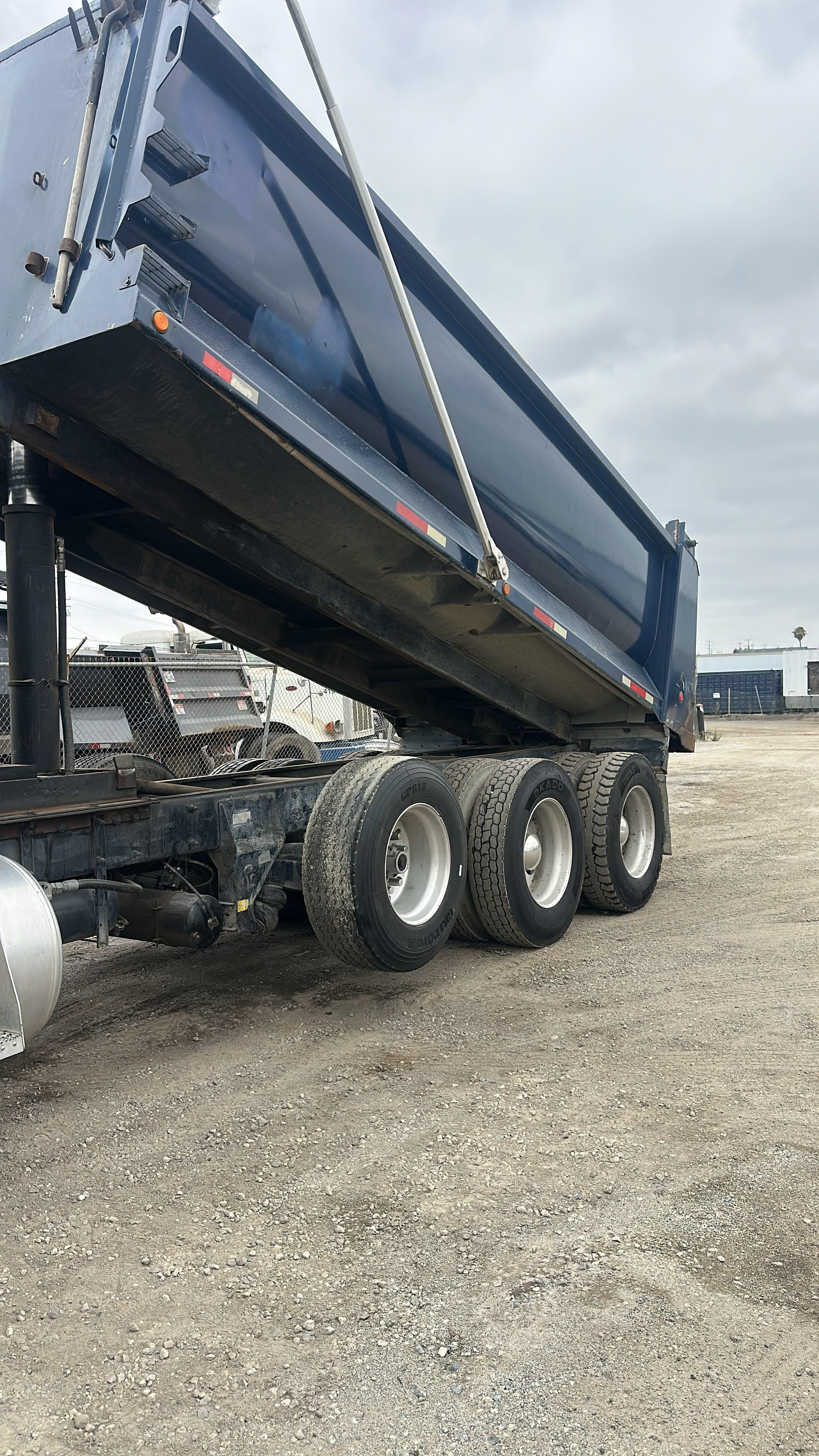 2015 Peterbilt 389 Dump Truck - image 4
