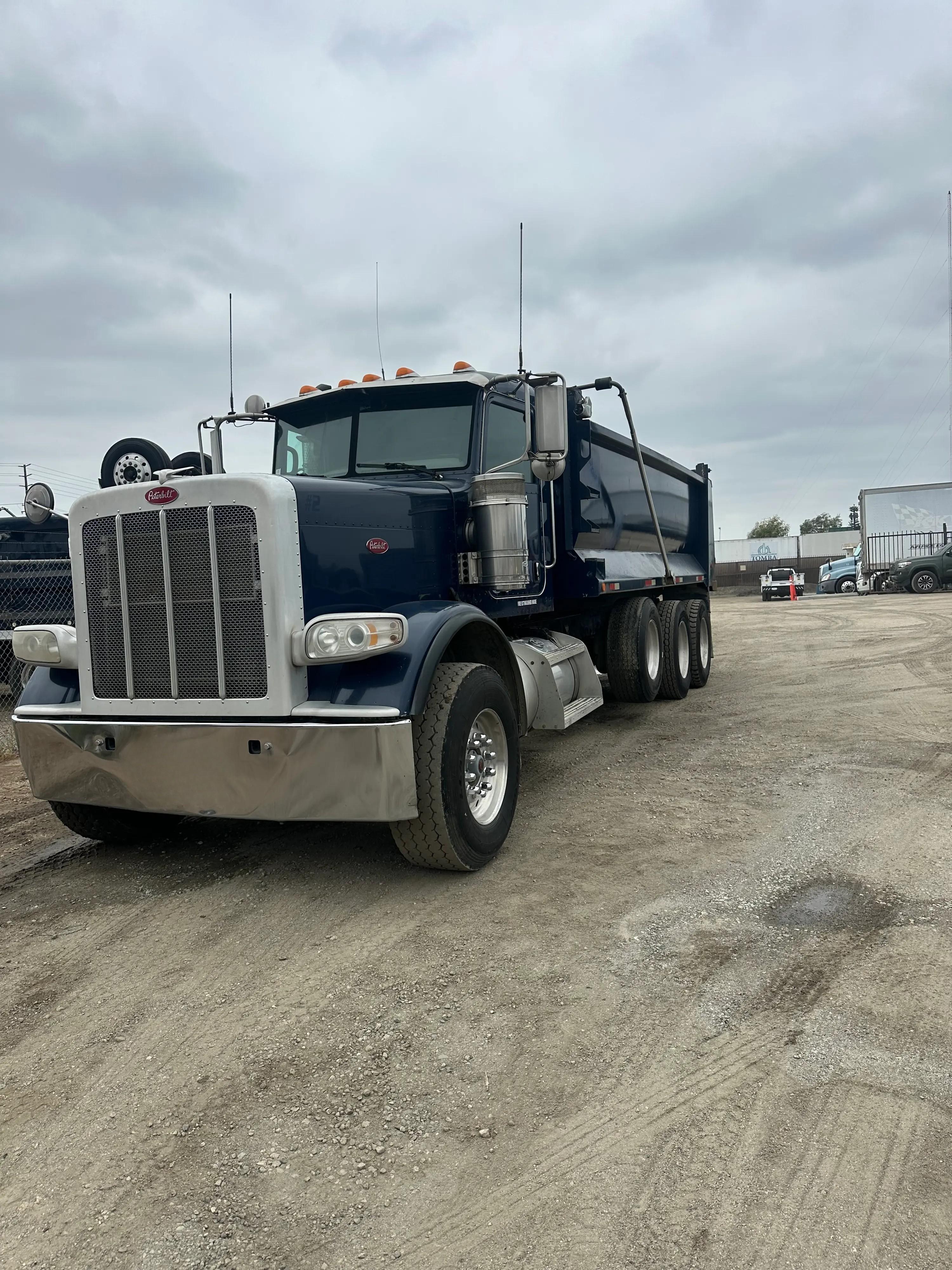 2015 Peterbilt 389 Dump Truck - image 2