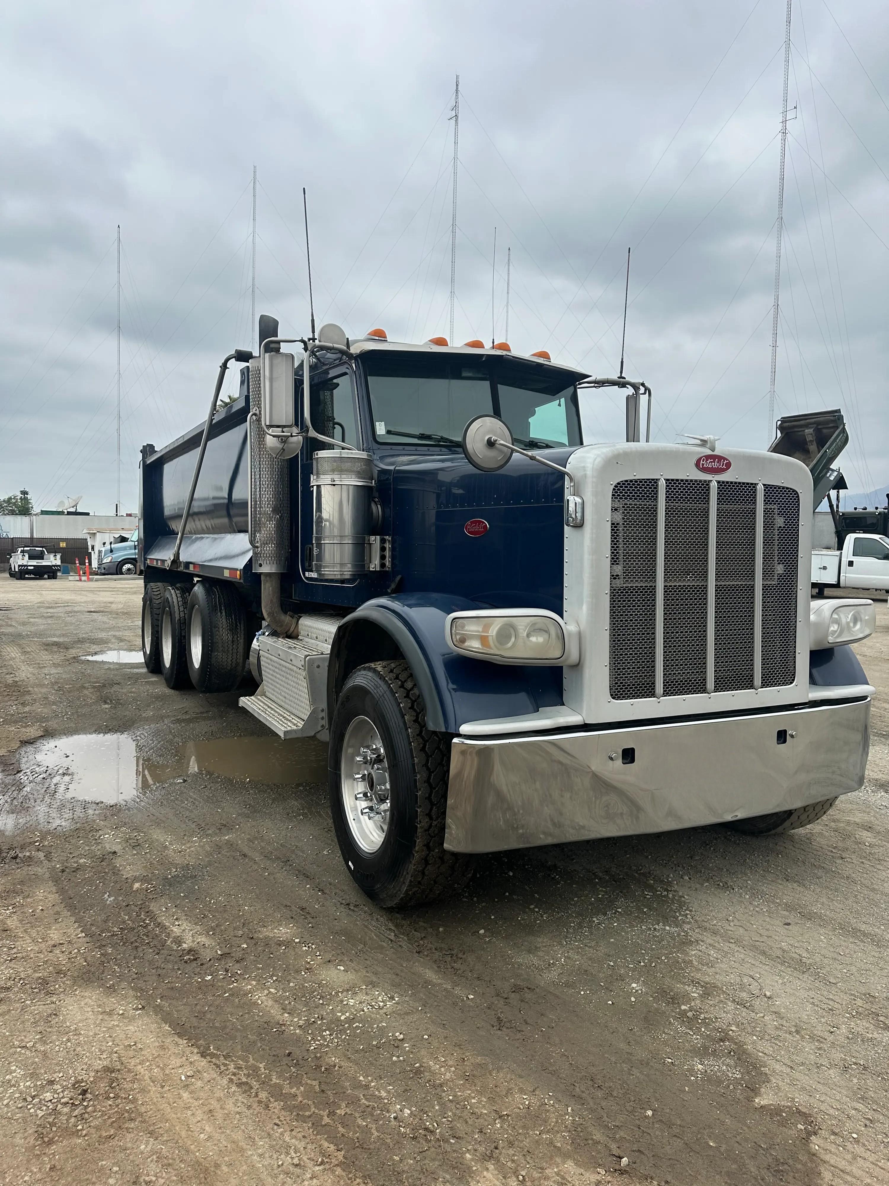2015 Peterbilt 389 Dump Truck - image 1