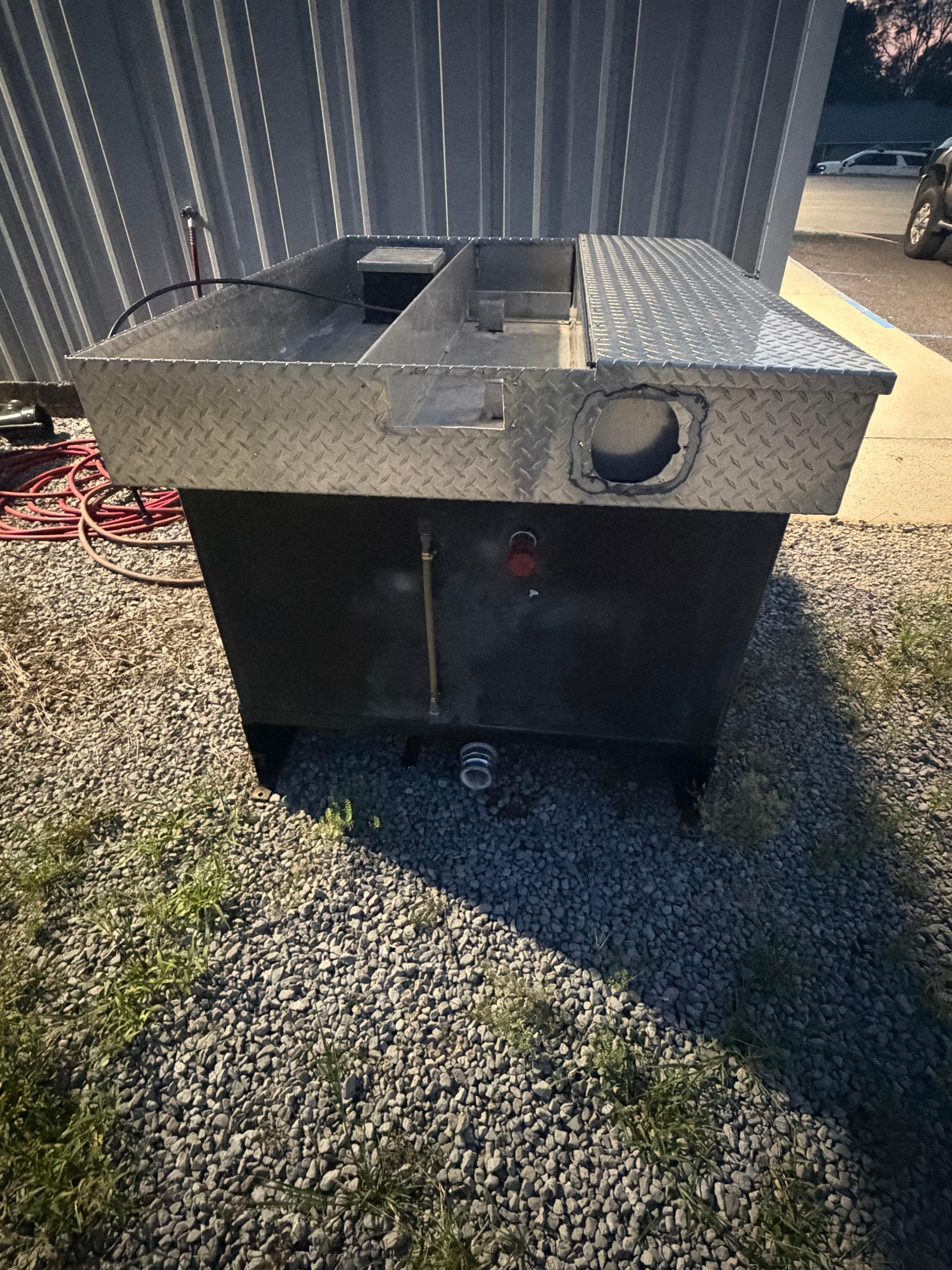 300 gallon skid unit - image 2