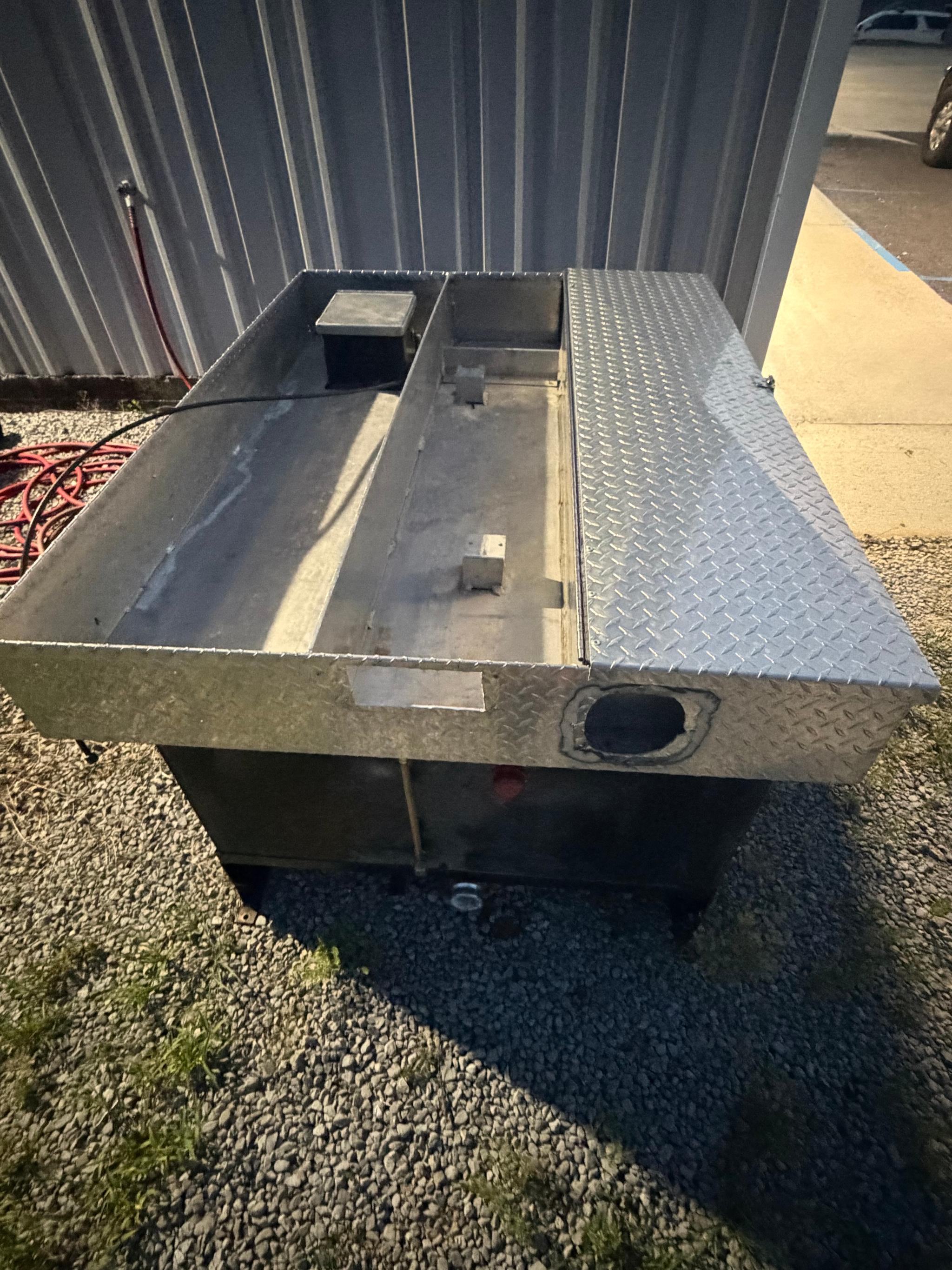 300 gallon skid unit - image 1