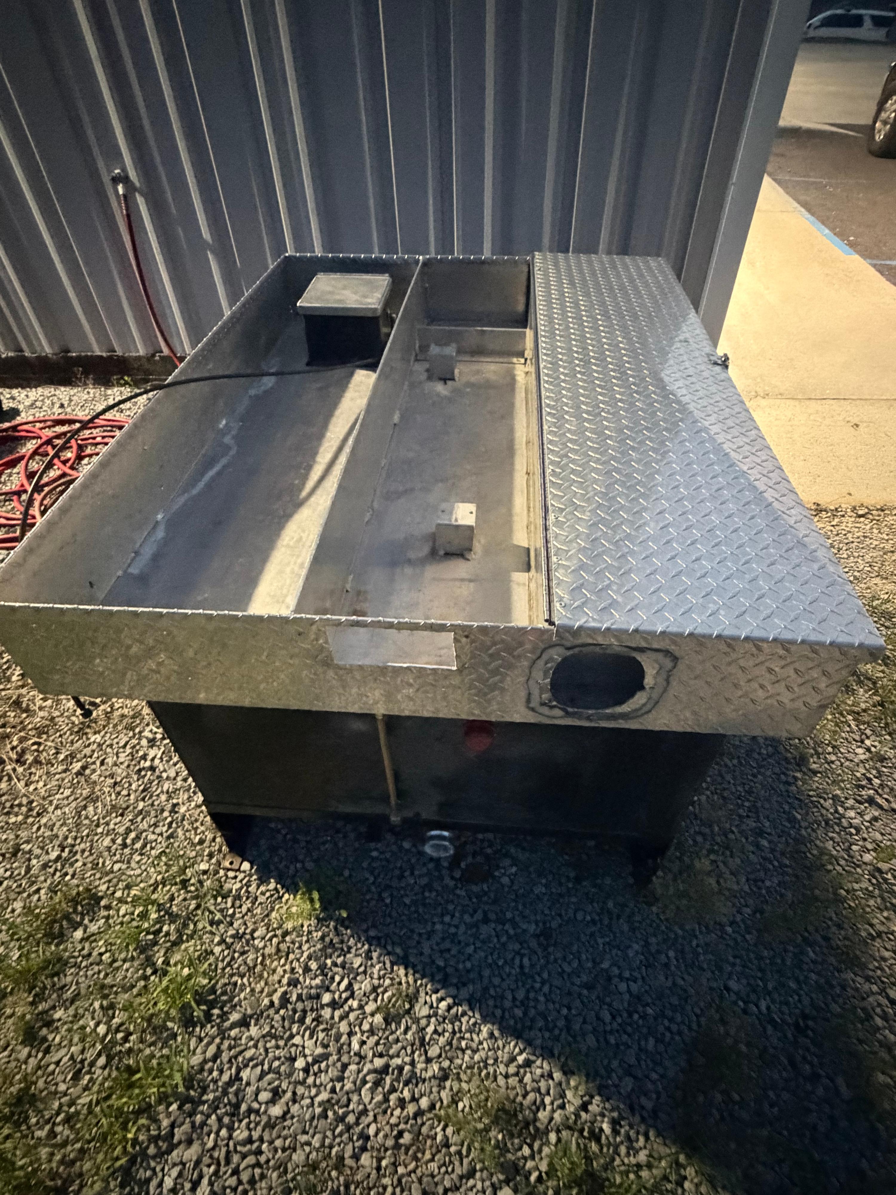 300 gallon skid unit - image 1