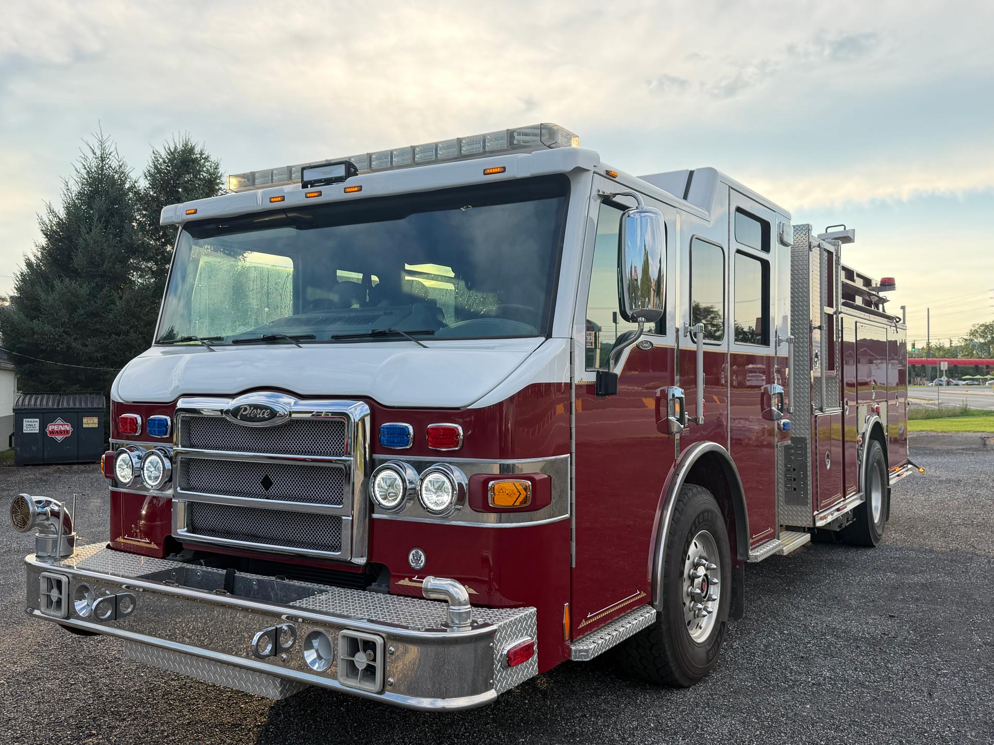 2009 Pierce Impel Pumper - image 2