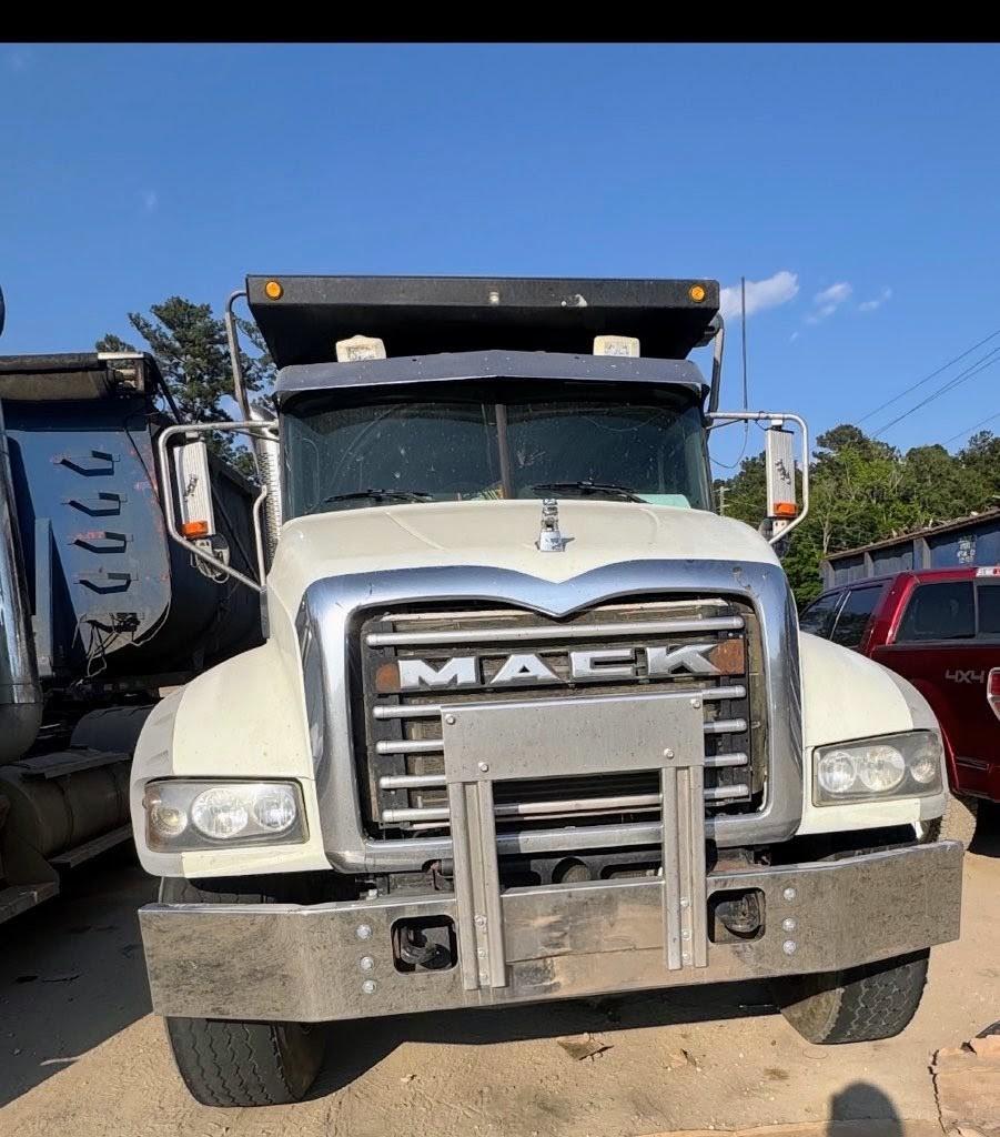 2016 Mack Granite Dump Truck - image 2