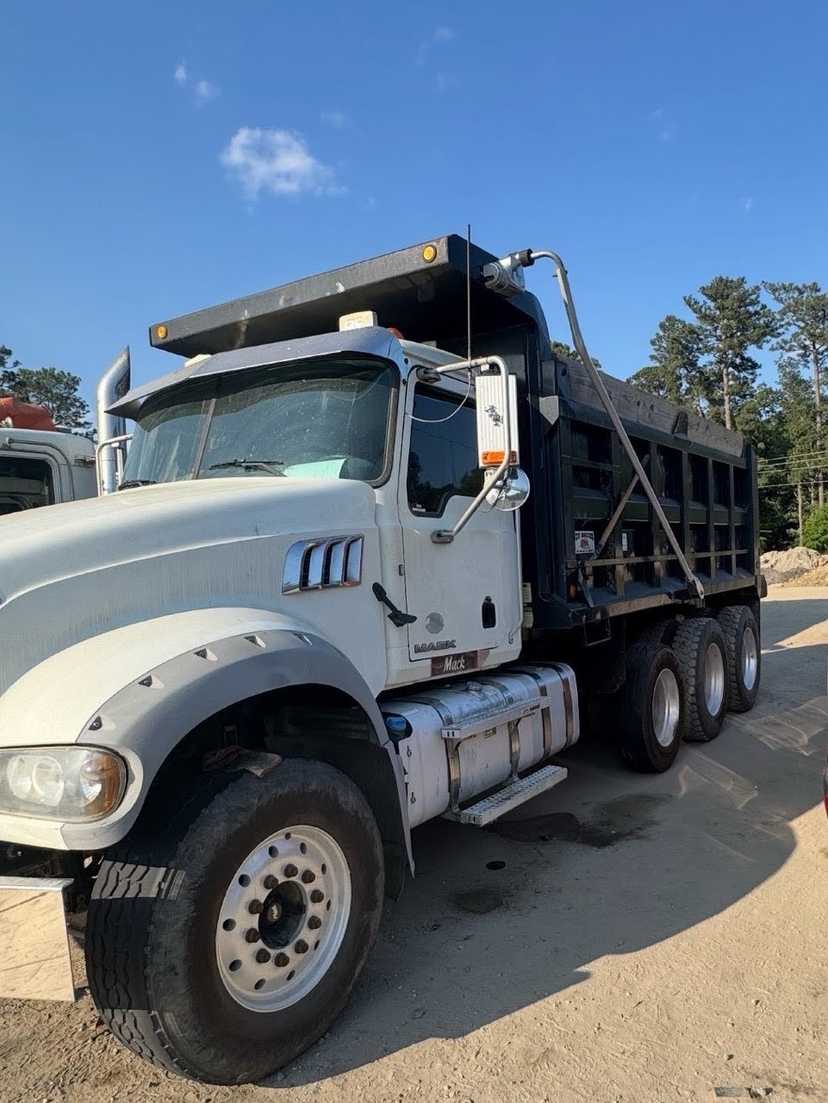 2016 Mack Granite Dump Truck