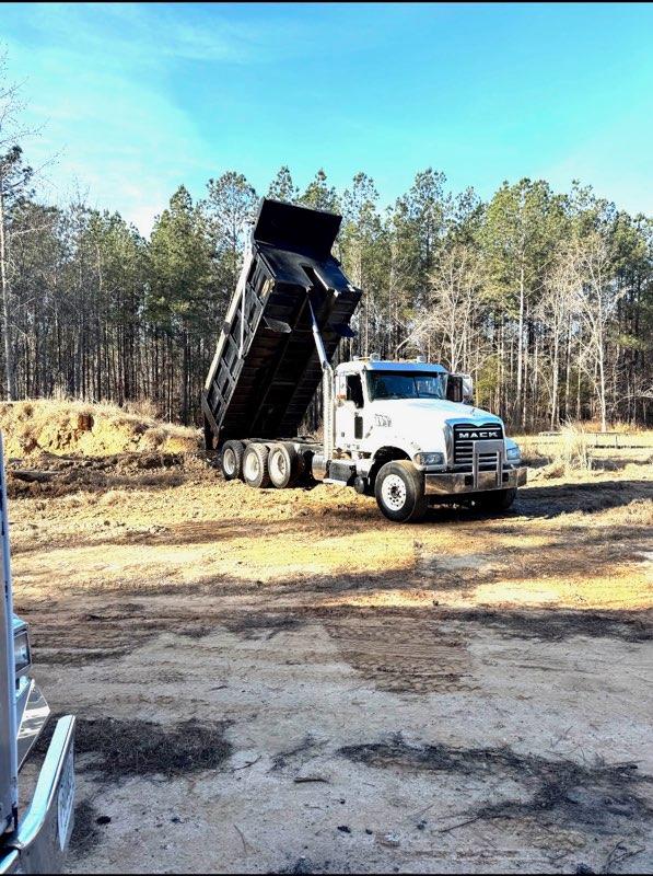 2016 Mack Granite Dump Truck - image 3